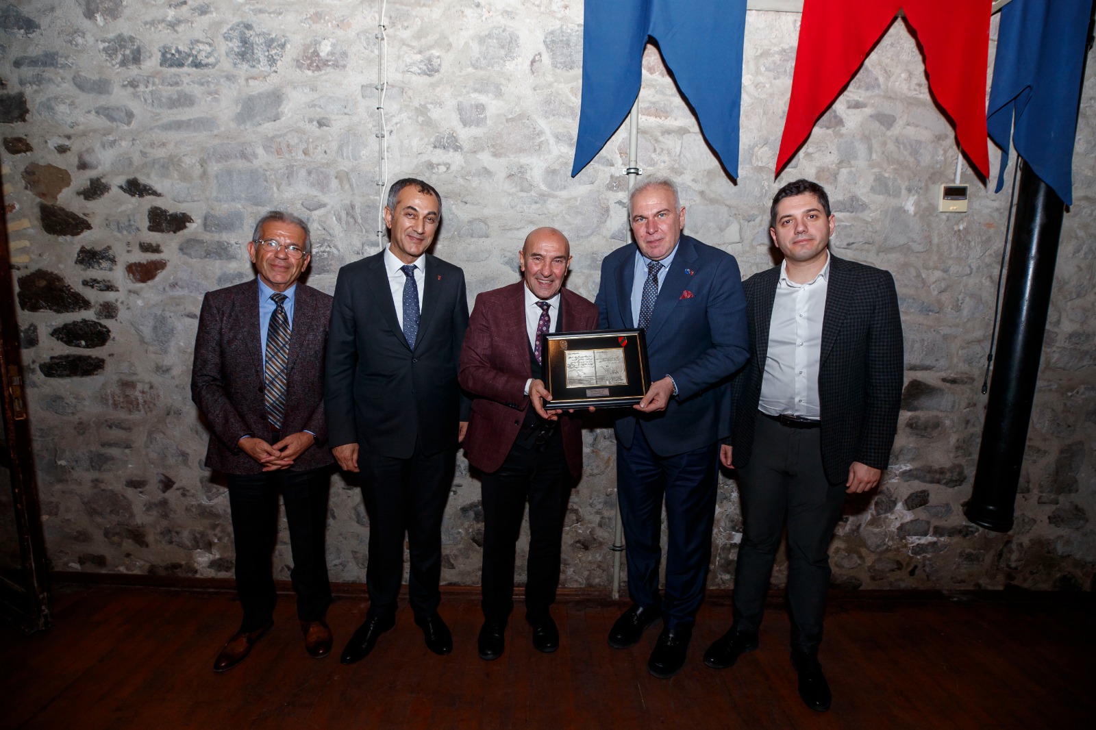 İzmir Büyükşehir Belediyesi'nin mağdur esnafa yapacağı yardımın tarihi netleşti