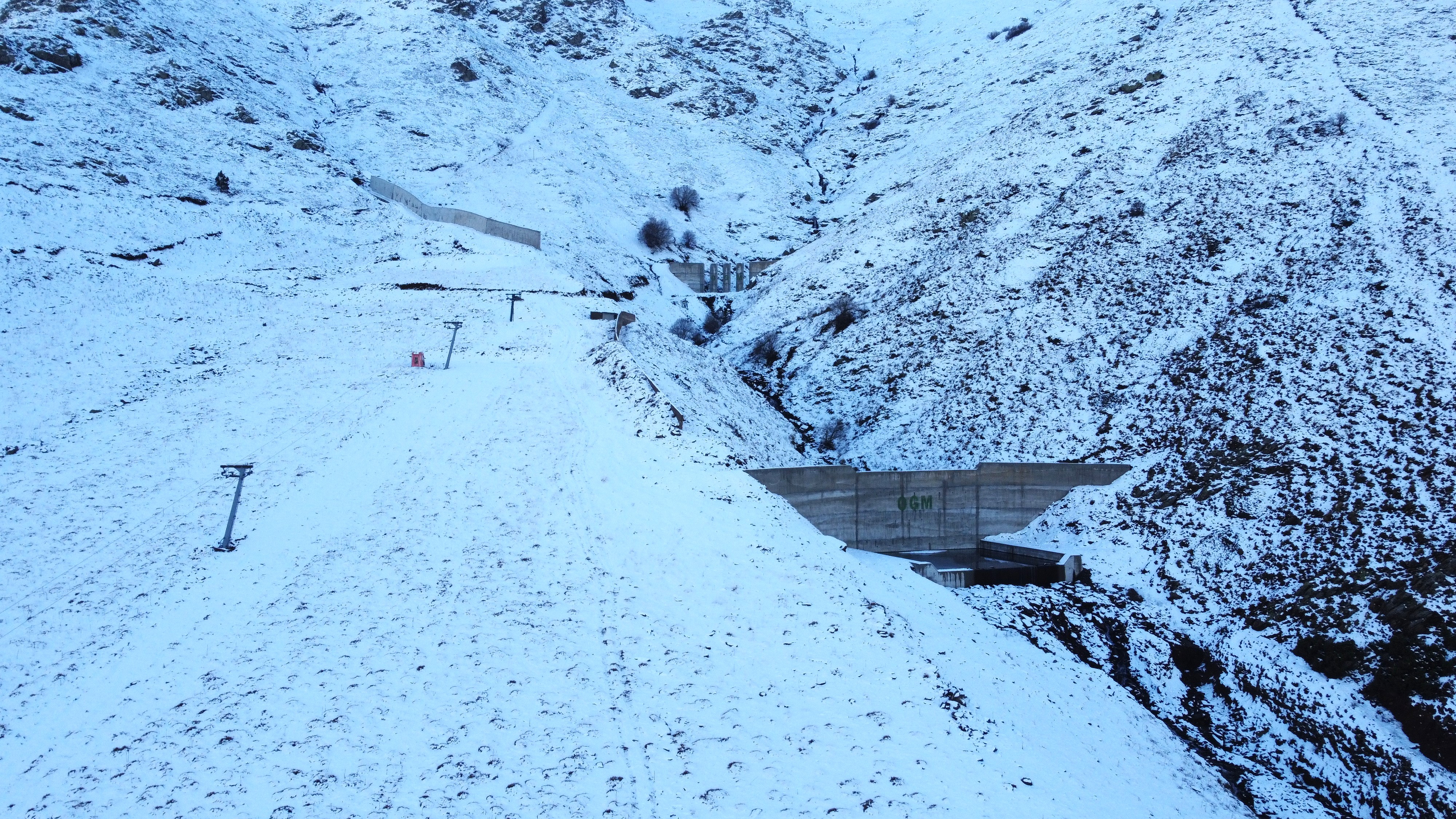 Ödemiş'teki Bozdağ Mahallesi, karla kaplandı