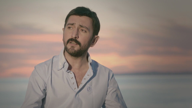 Parasını ödemediği işçileri tekme tokat dövdü!