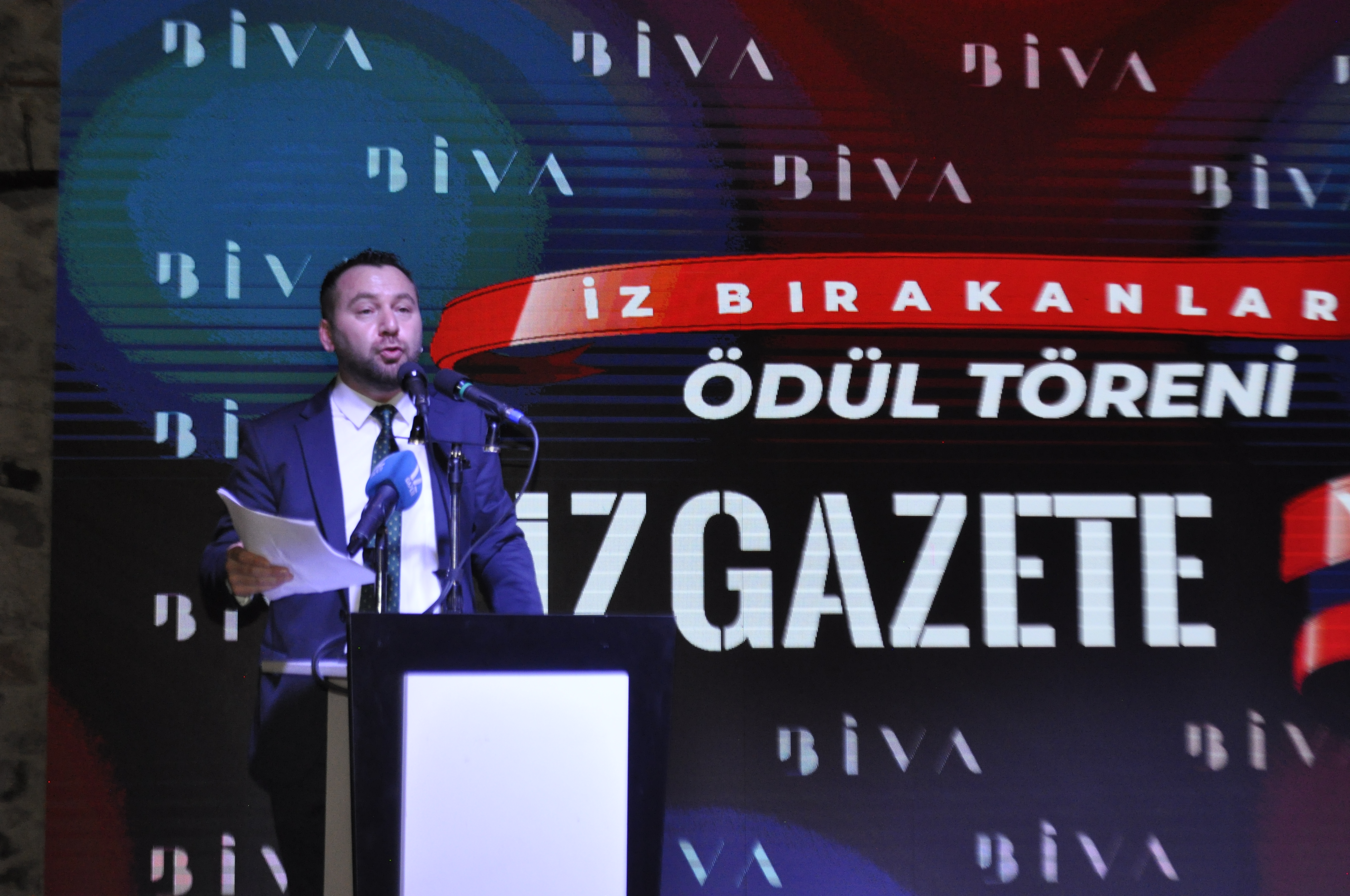 "İz Bırakanlar" ödüllerini aldı