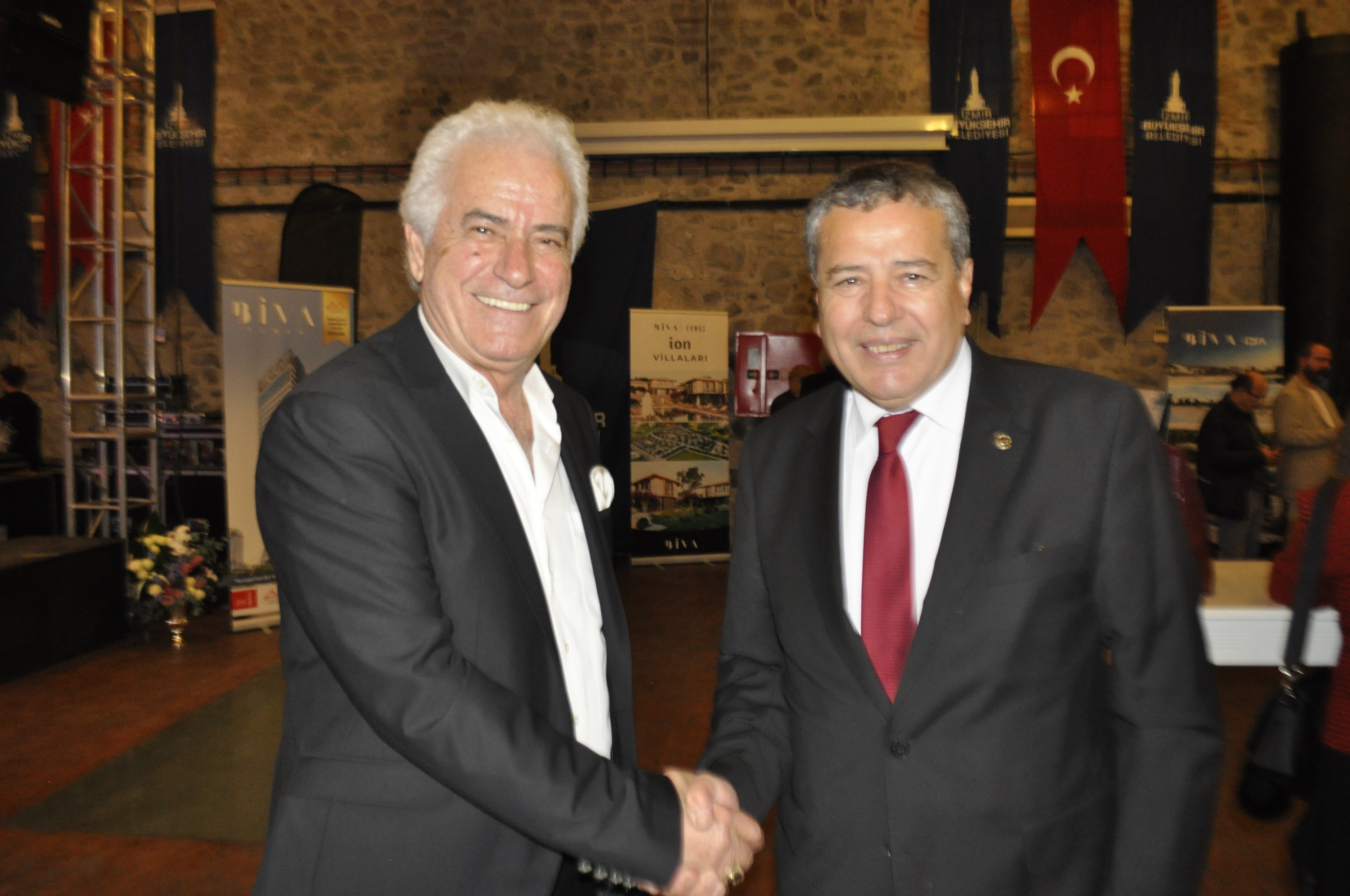 "İz Bırakanlar" ödüllerini aldı