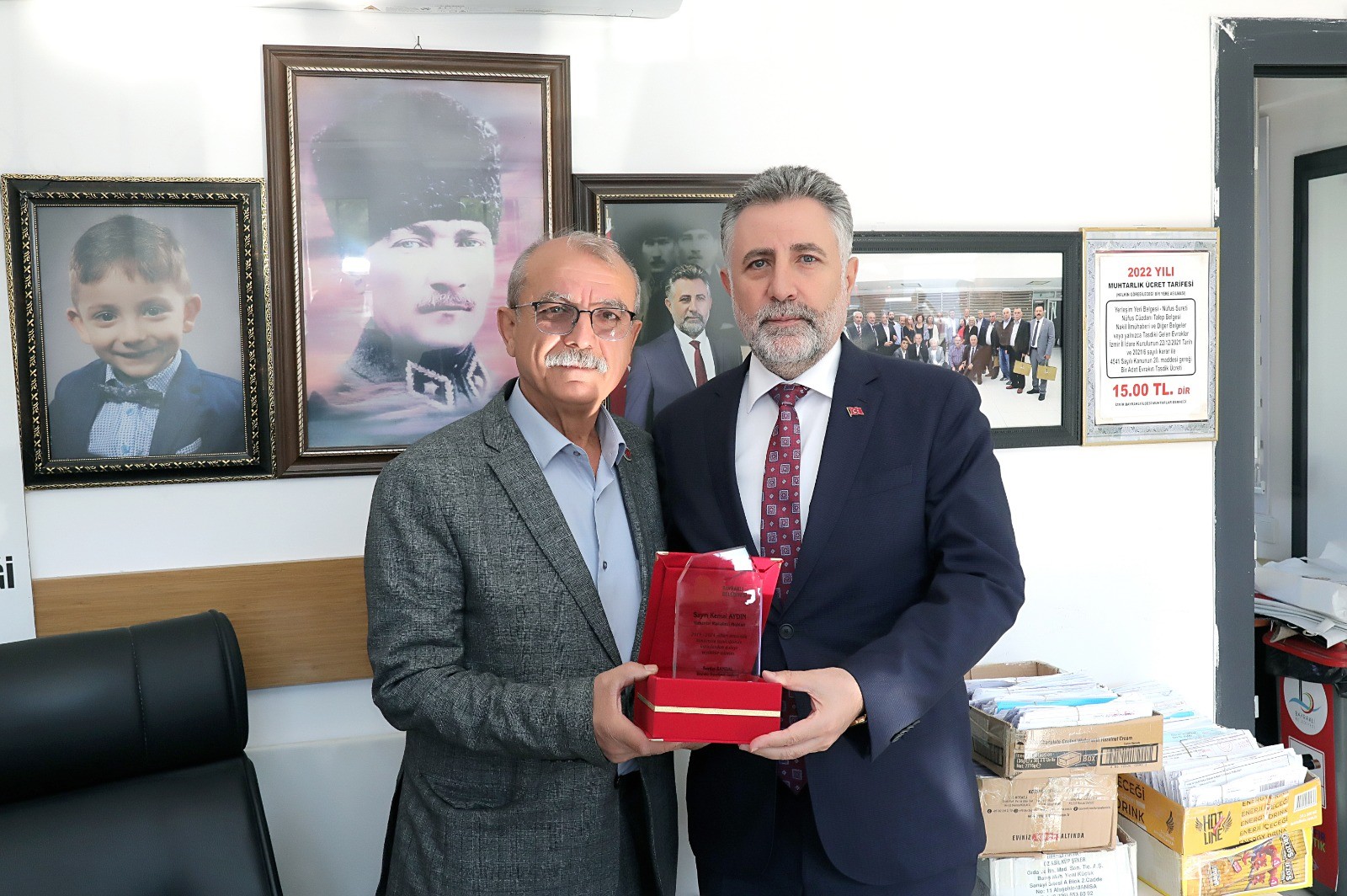 Başkan Sandal’dan 24 muhtara teşekkür plaketi