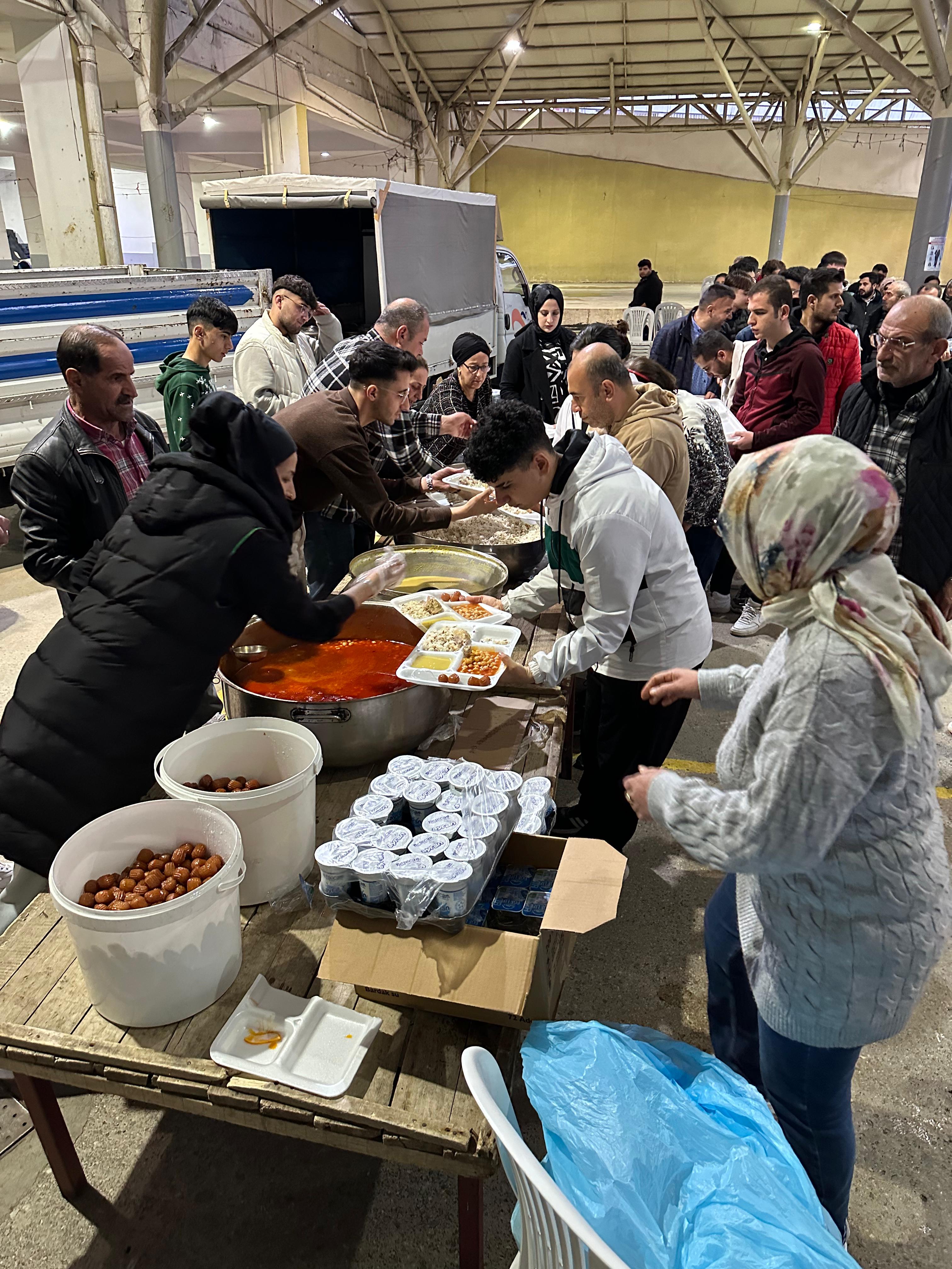 Uğur Mumcu Mahallesi muhtar adayı Sabahattin Altundağ'dan iftar yemeği