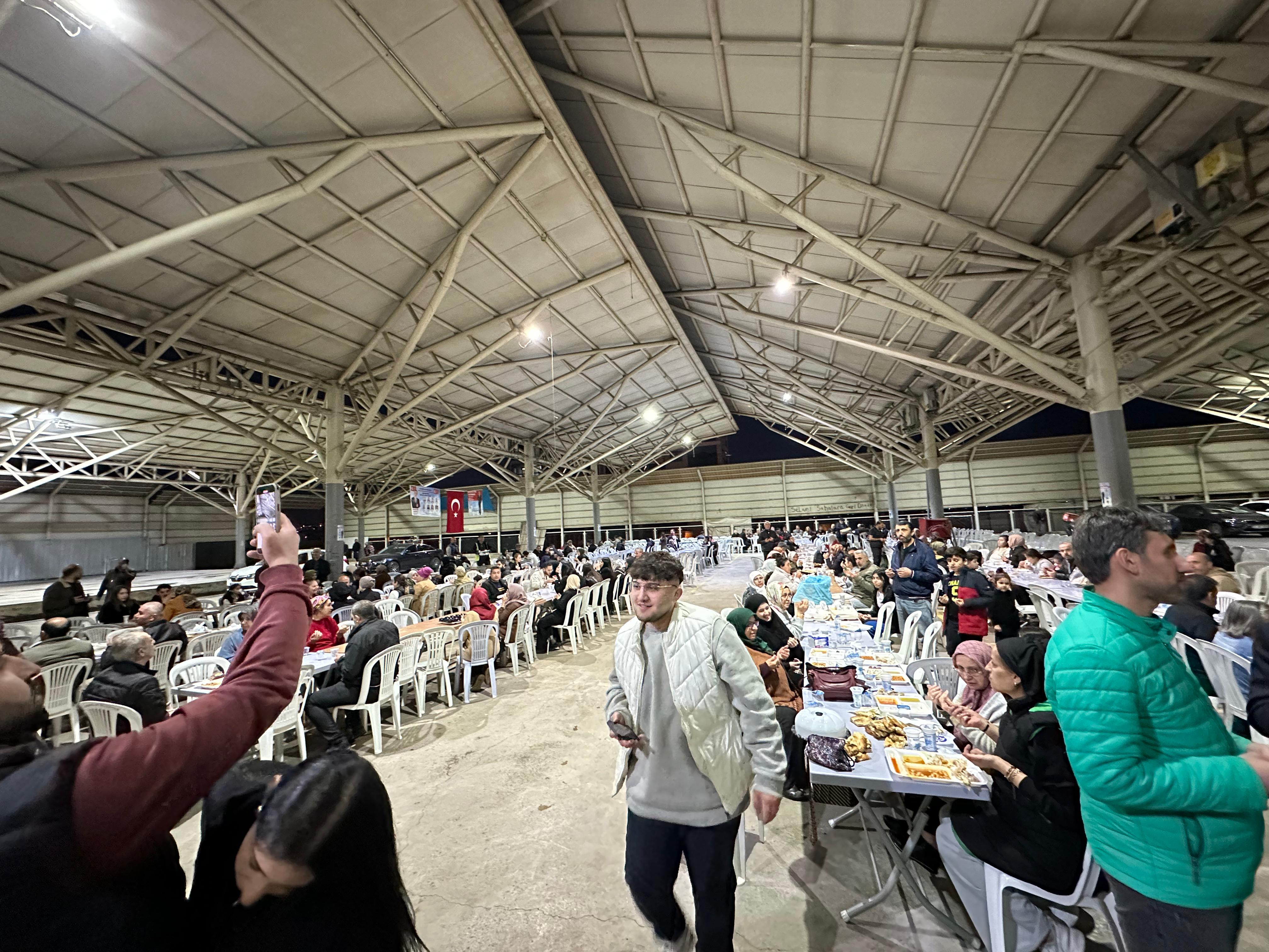 Uğur Mumcu Mahallesi muhtar adayı Sabahattin Altundağ'dan iftar yemeği