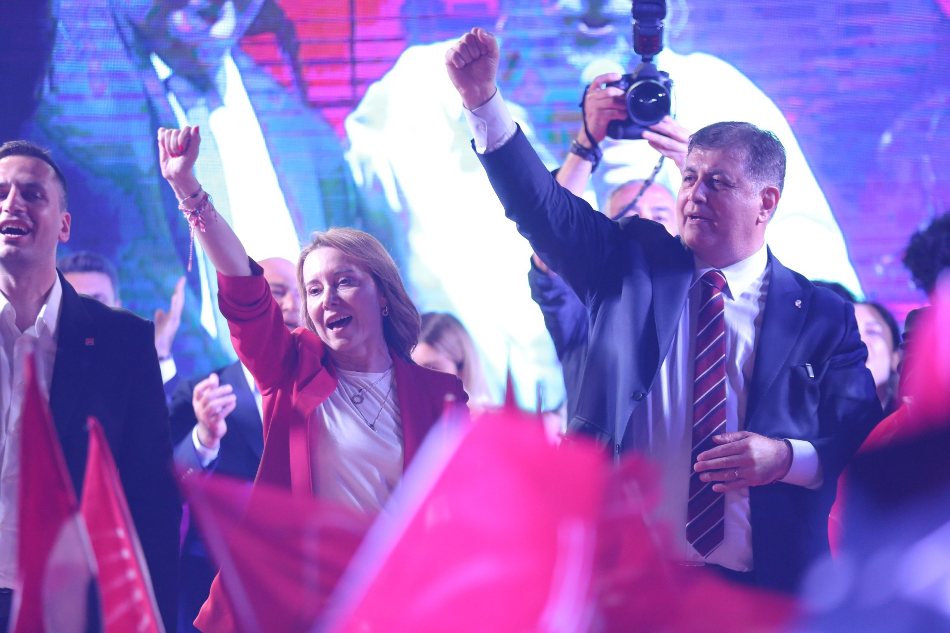 Mutlu’dan zafer konuşması: İktidara giden CHP’nin ayak sesleri!