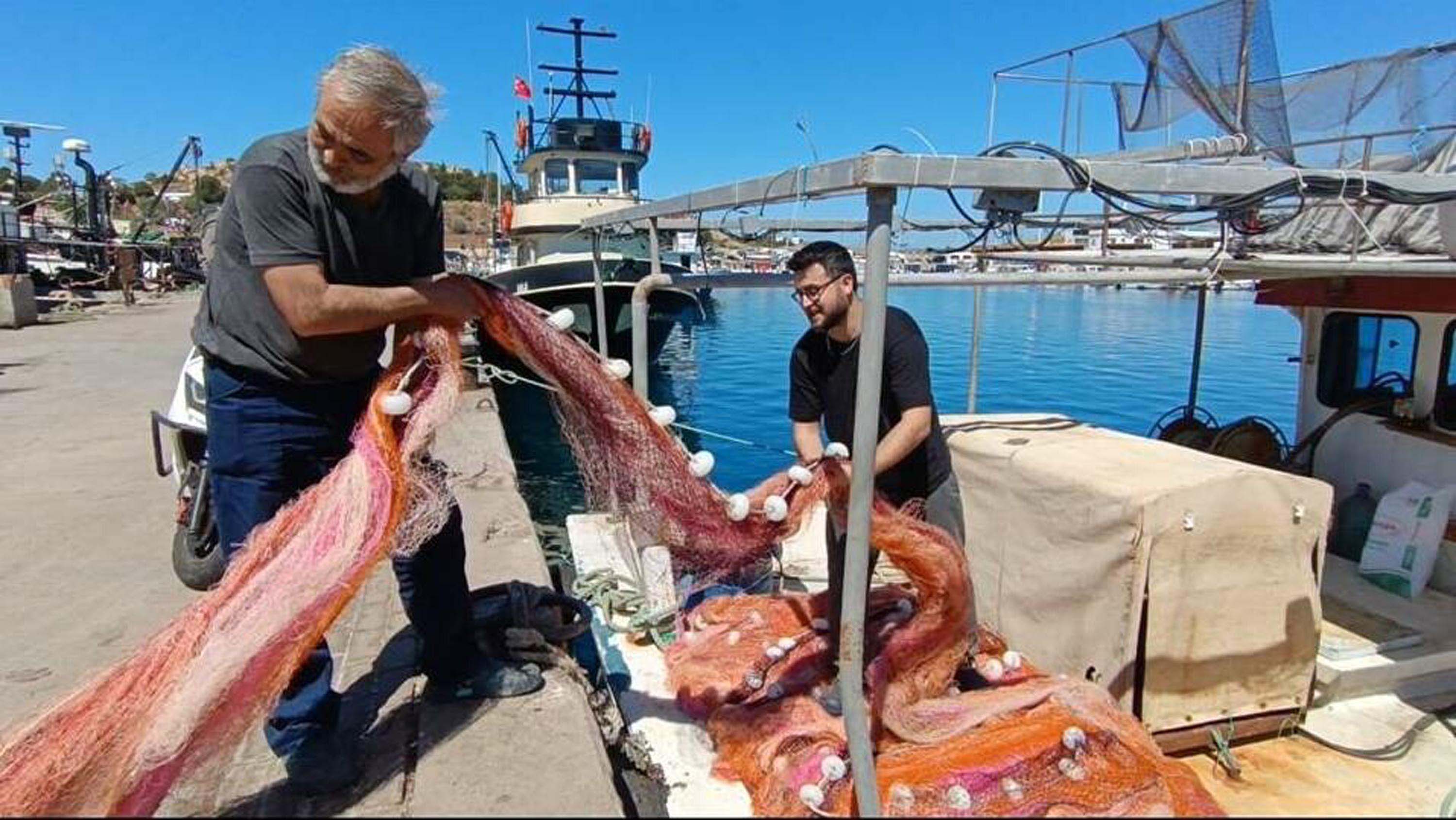 Av yasağı başladı; Foça'da tekneler kıyıya çekildi