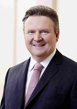 Başkan Tugay’a dünyadan tebrik mesajı yağdı