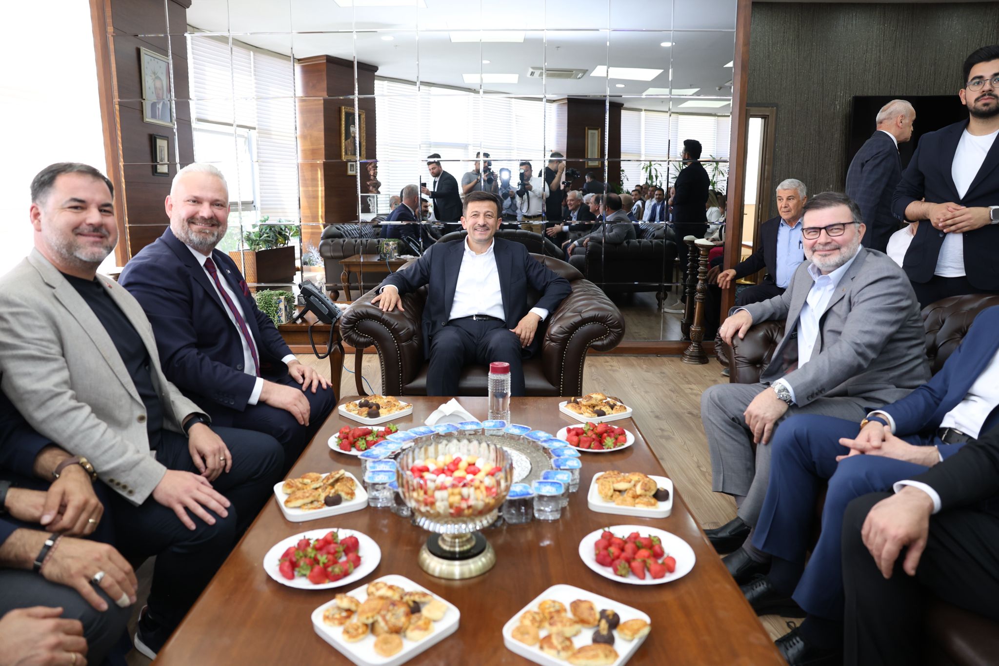 Hamza Dağ’dan Aliağa ve Menemen’e ziyaret