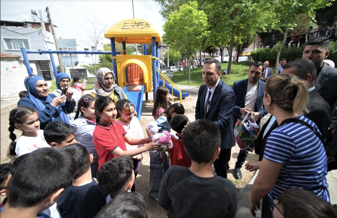 Bornova'da bayram oyuncaklarla başladı