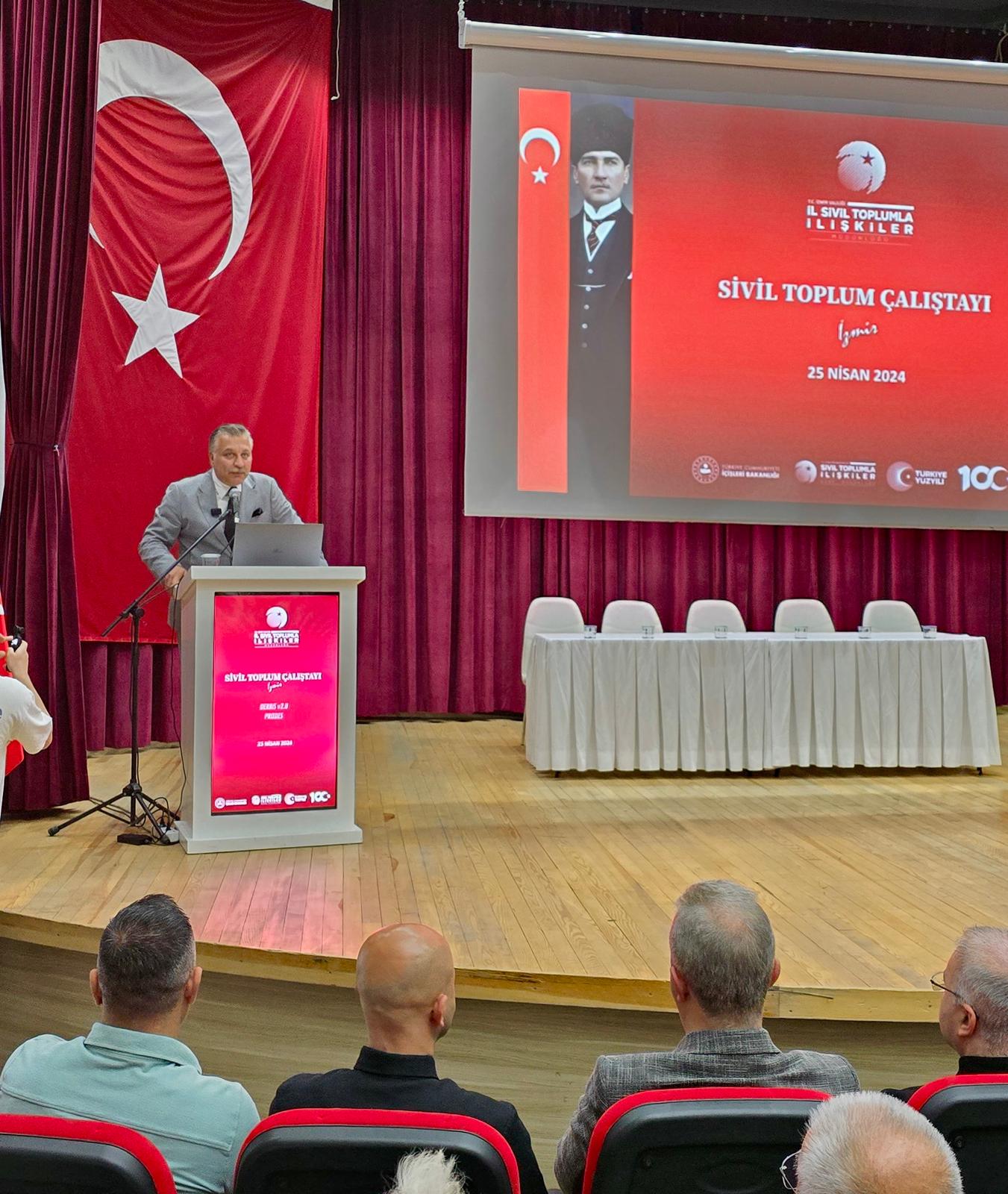 Bornova Belediyesi Ev Sahipliğinde STK'lar İçin Eğitim Semineri Gerçekleştirildi