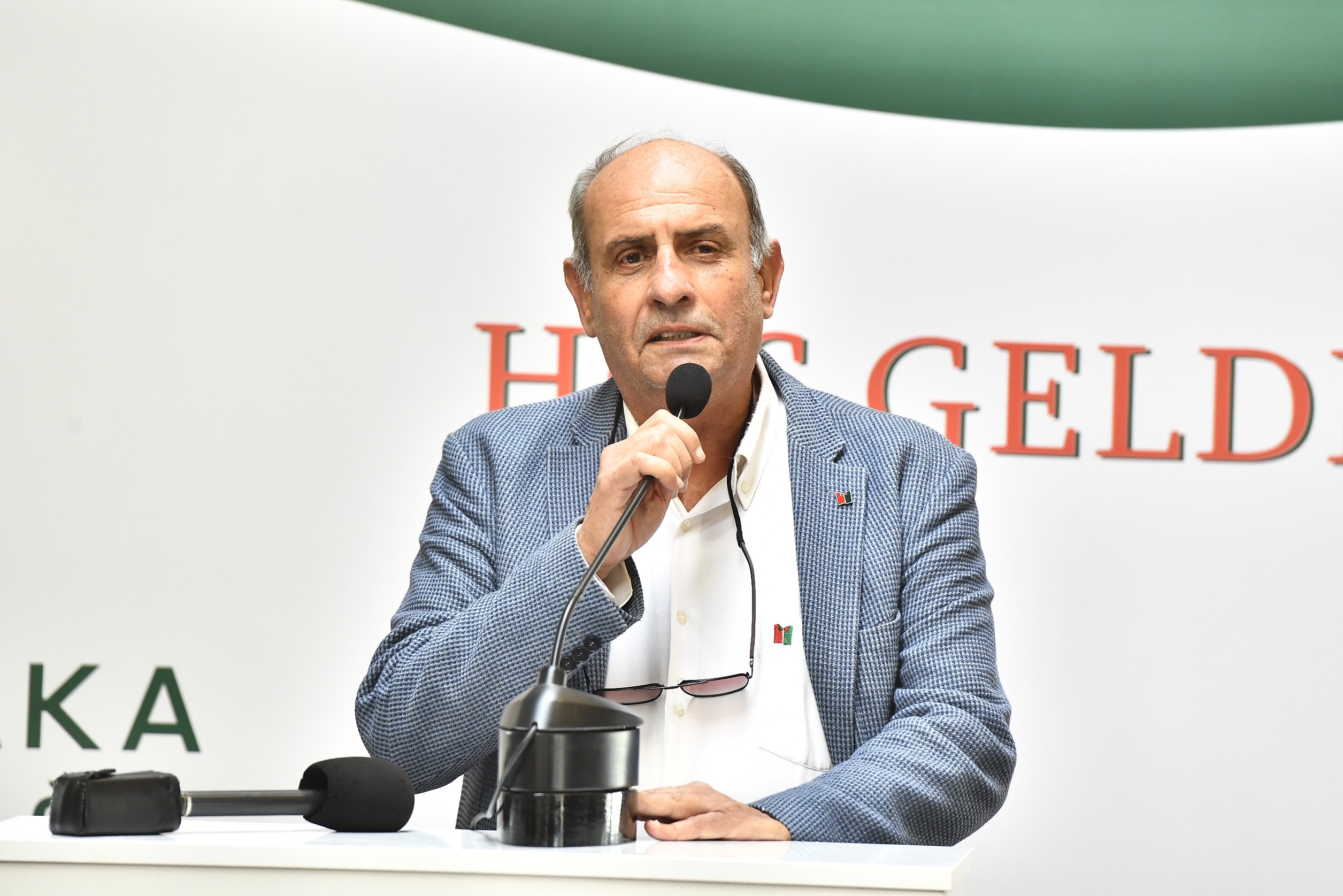 Başkan şampiyonluk mücadelesi veren Karşıyaka'ya destek mesajı verdi