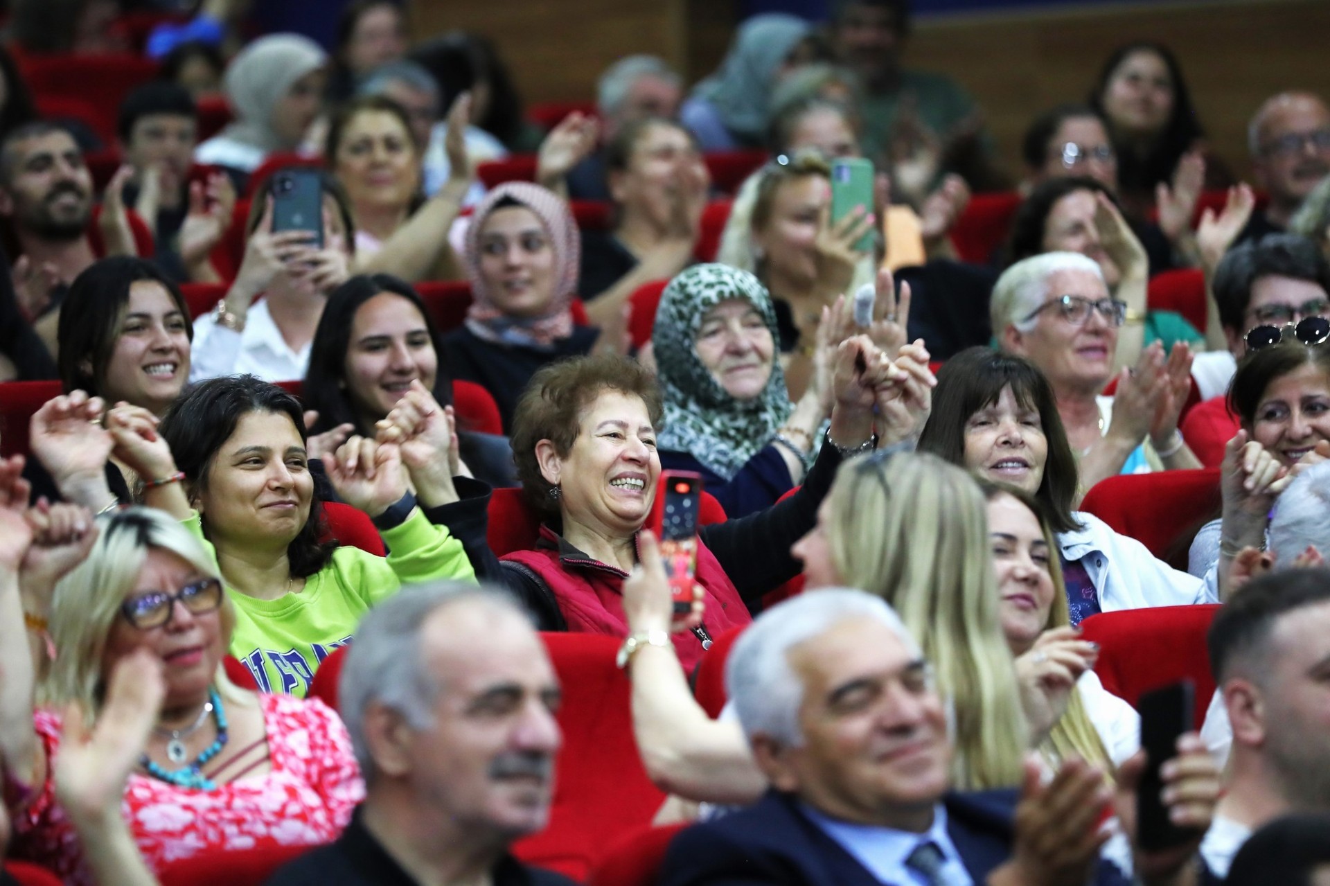 ASEV Koristlerinden Türkü Ziyafeti