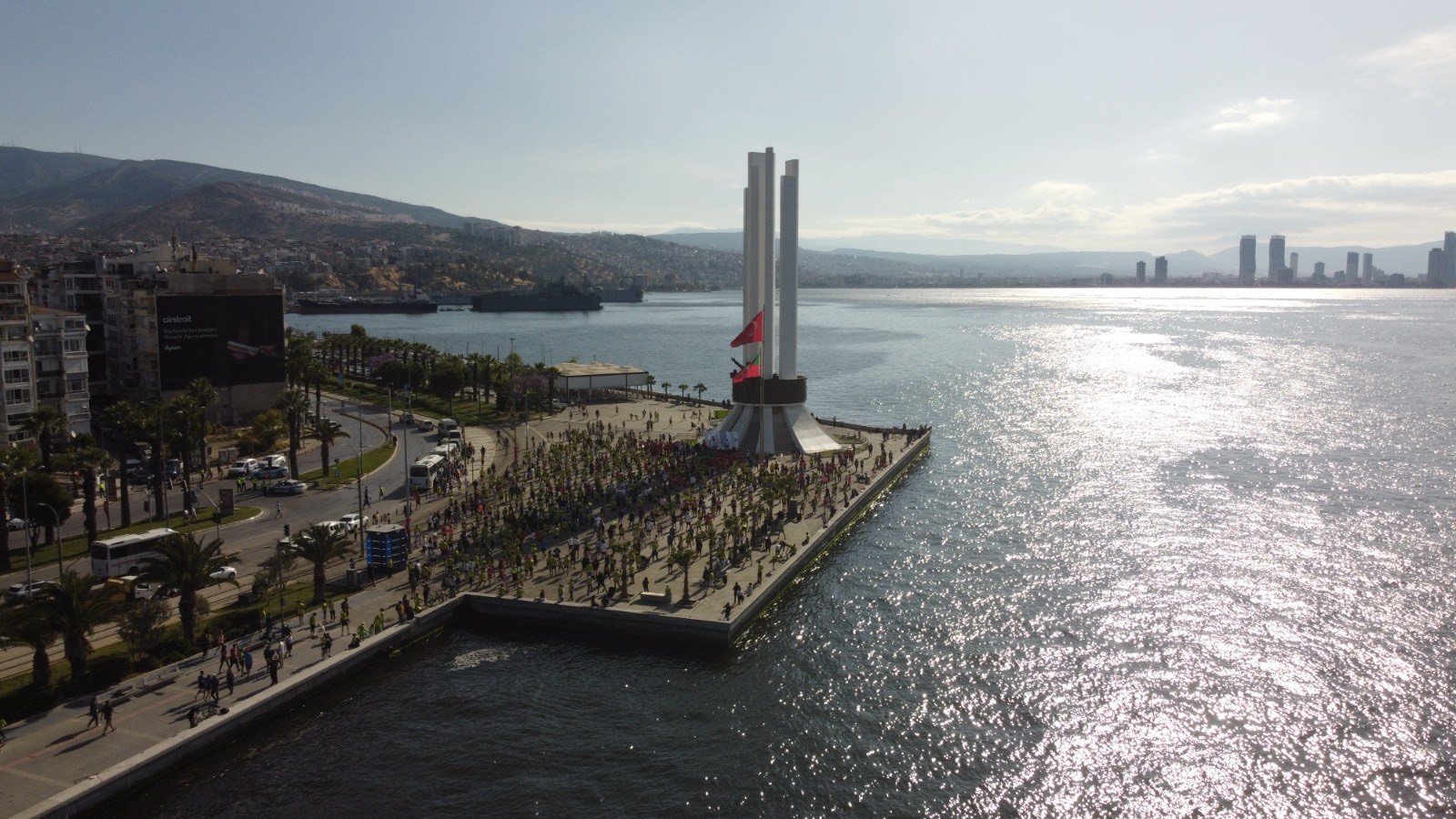 Karşıyaka tek yürek oldu, Zübeyde Anne’ye koştu!