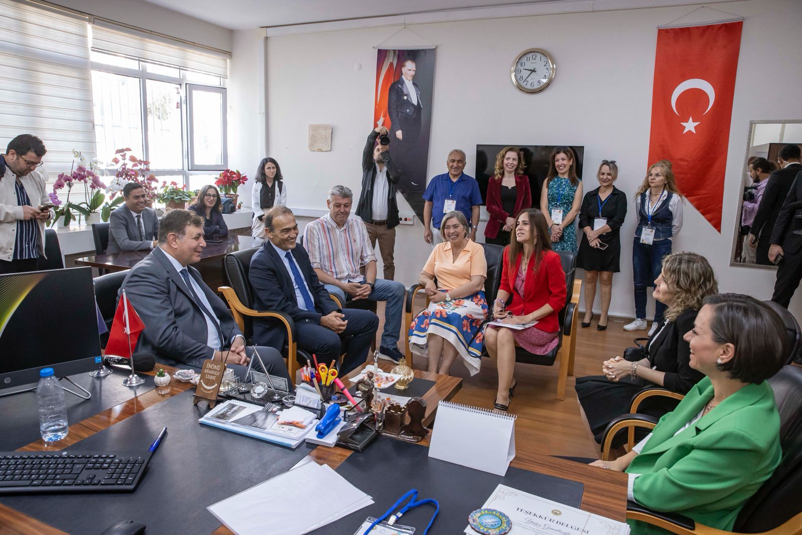 Başkan Tugay'ı duygulandıran sürpriz