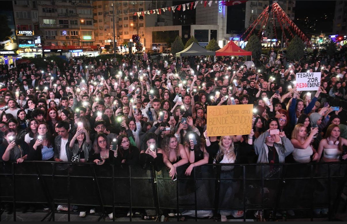 Bornova’da gençlik ateşi Redd ile yandı