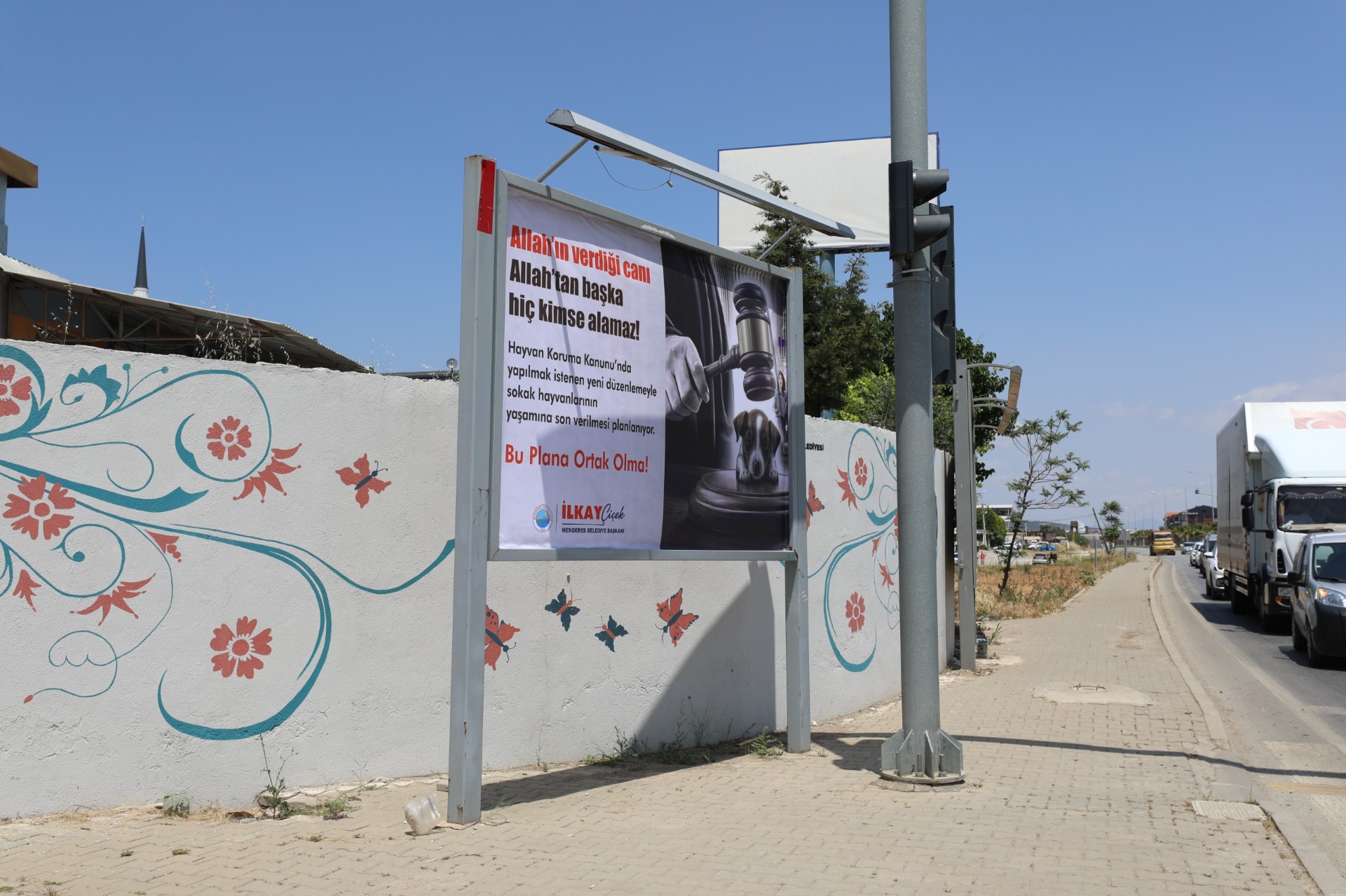 Menderes Billboardları Can Dostların Sesi Oldu