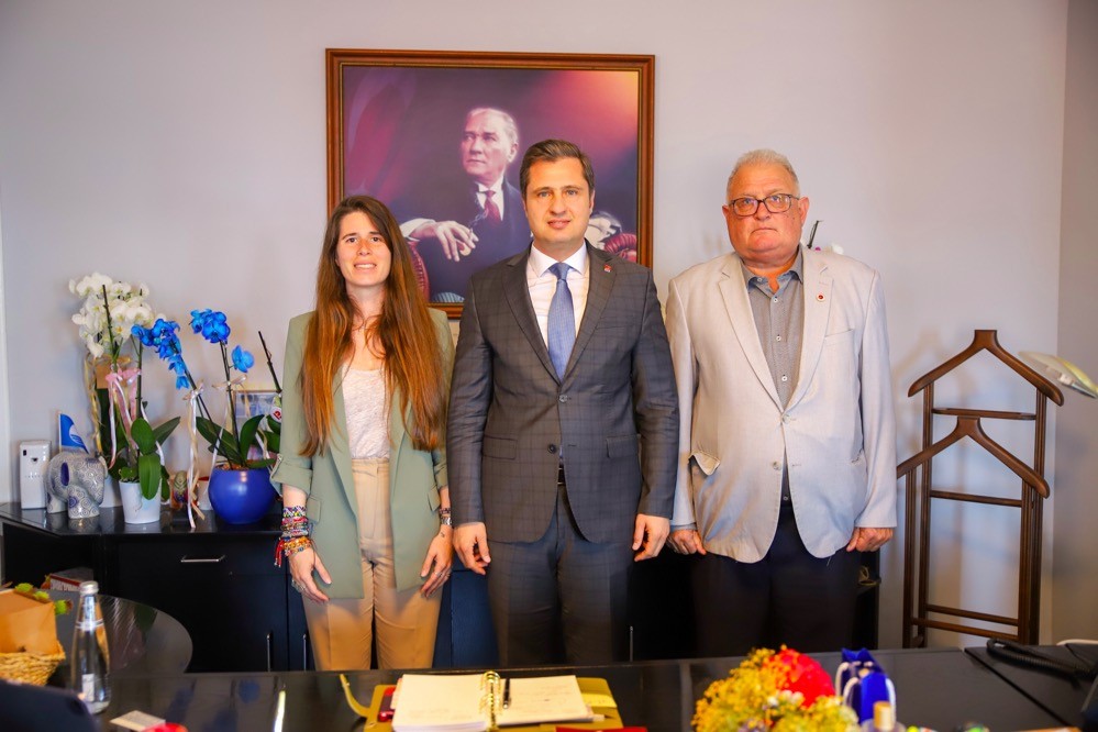 DENİZ YÜCEL’DEN BAŞKAN DENİZLİ’YE: “ÇEŞME SİZİNLE DAHA GÜZEL OLACAK”