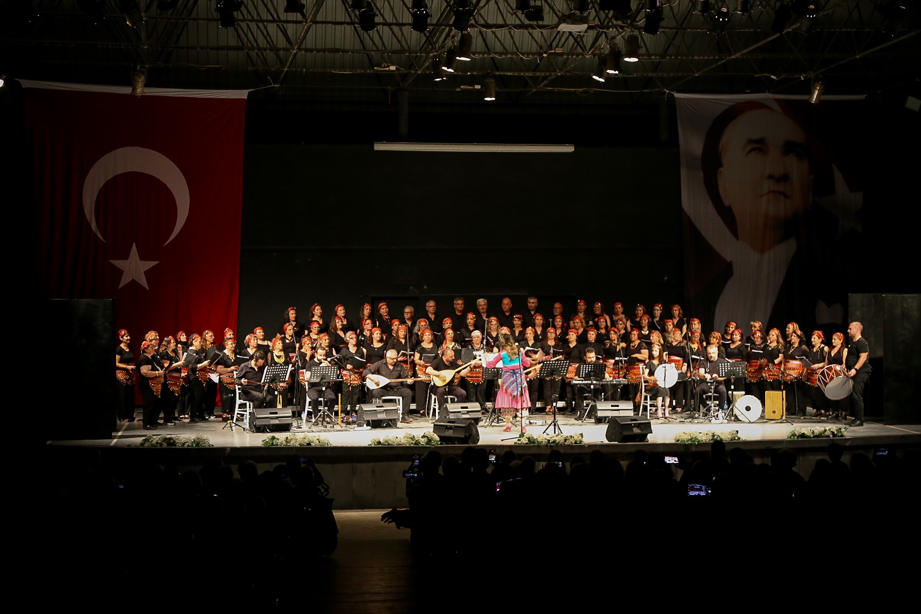 Bornova’da Halk Dansları Festivali