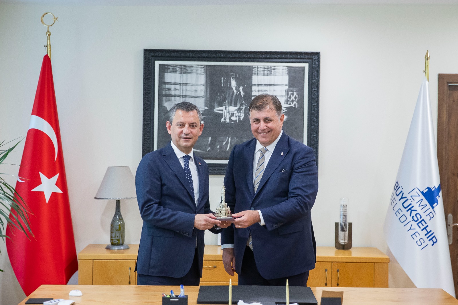 CHP Genel Başkanı Özgür Özel, Başkan Tugay’ı ziyaret etti