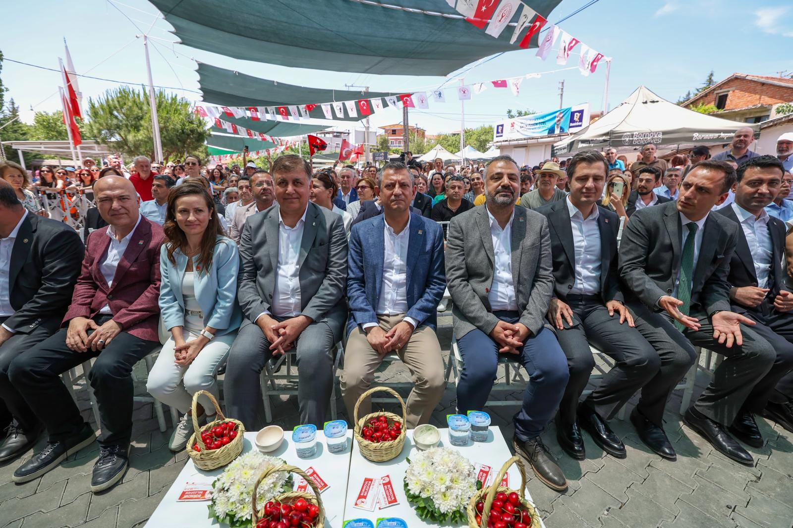 CHP Genel Başkanı Özgür Özel, Bornova Kiraz Festivali'nde konuştu: "İzmir ikinci memleketim"