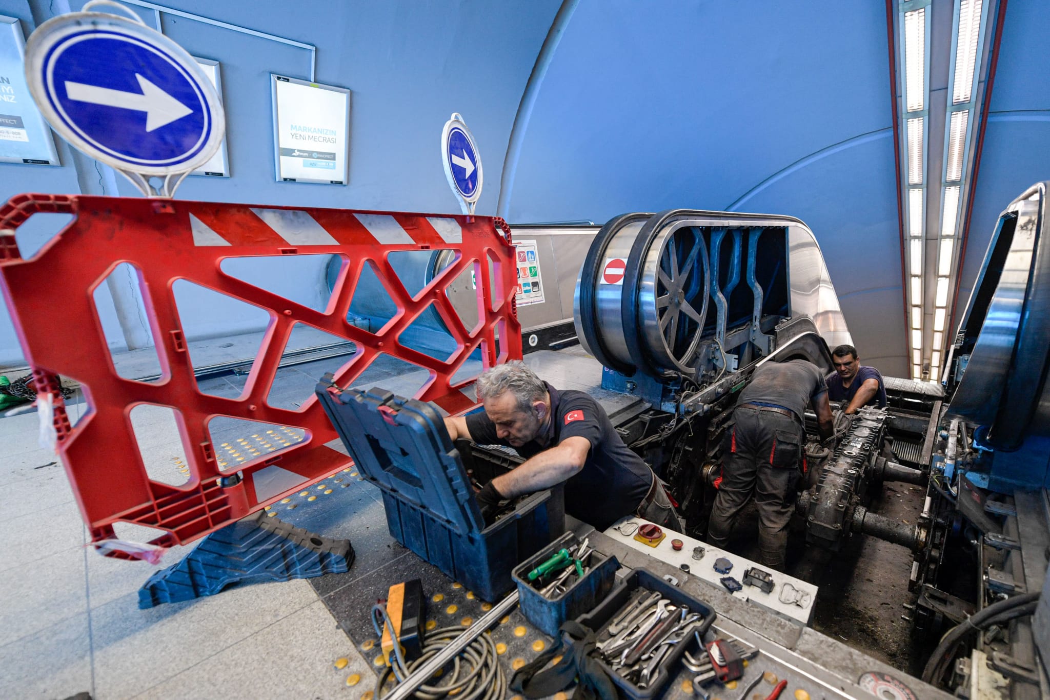 Büyükşehir'den Üçyol Metro İstasyonu'ndaki yürüyen merdivenlere detaylı kontrol ve inceleme