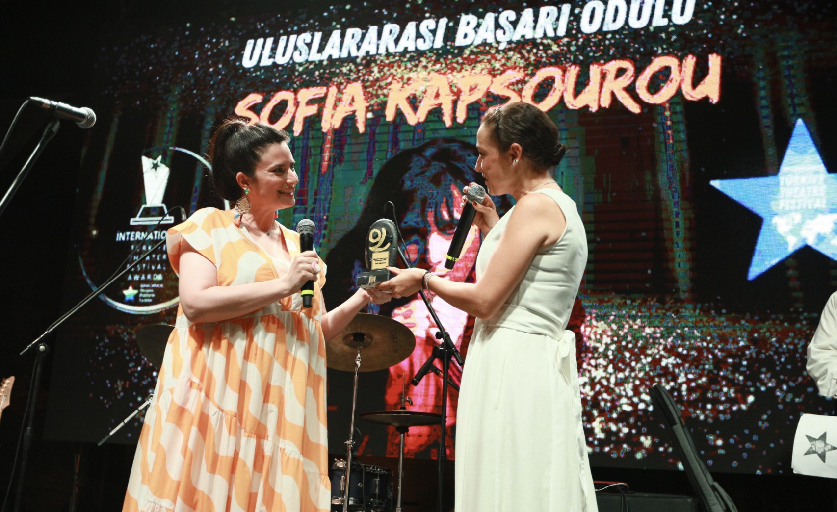 EFES SELÇUK TİYATRO İLE BULUŞTU