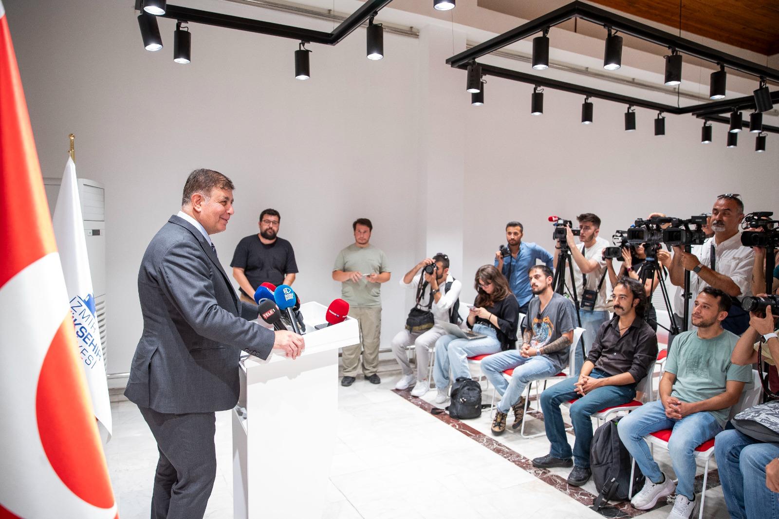 CHP’nin 7’nci Genel Başkanı Kemal Kılıçdaroğlu İzmir’de Büyükşehir Belediyesi’ni ziyaret etti