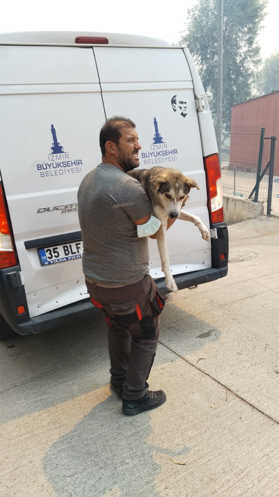 İzmir Büyükşehir Belediyesi’nin tüm birimleri yangında seferber oldu