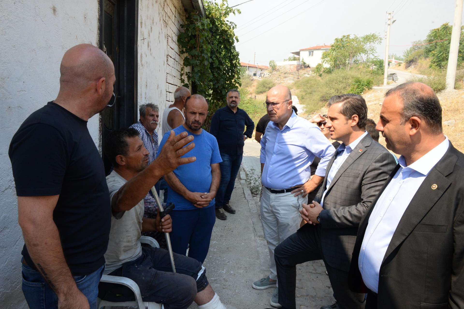 CHP HEYETİ KARŞIYAKA’DA YANGIN BÖLGESİNDE