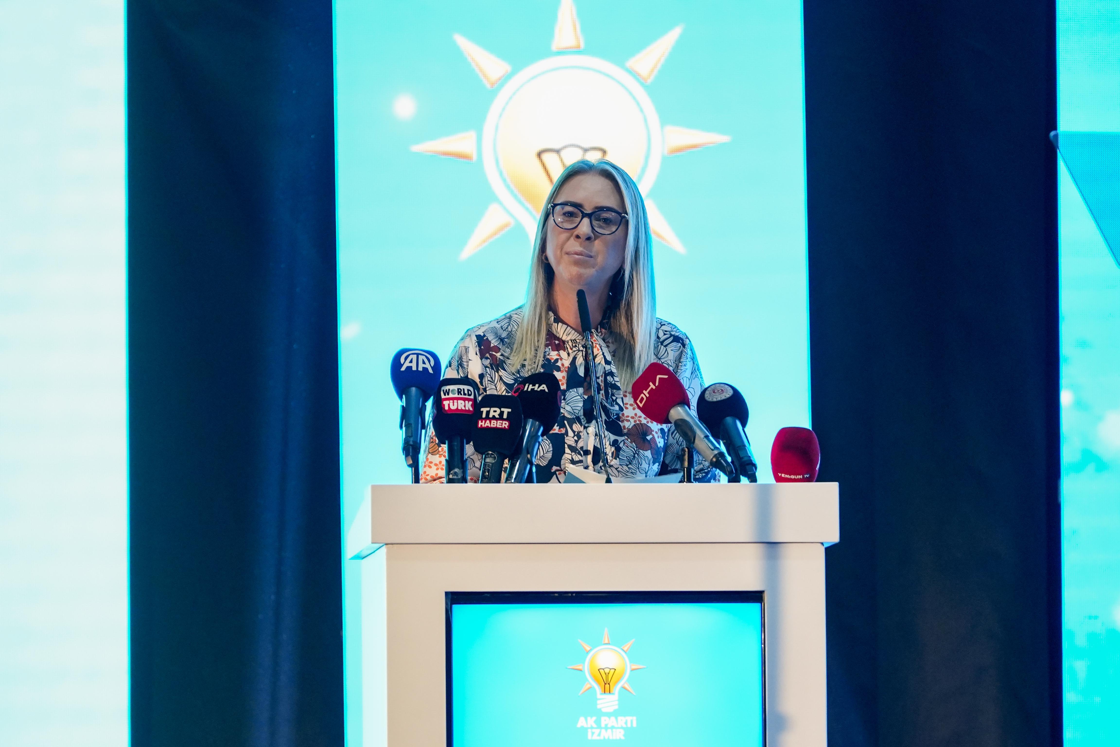 AK Parti Teşkilatı İzmir İl Danışma Meclisi Toplantısı'nda Buluştu