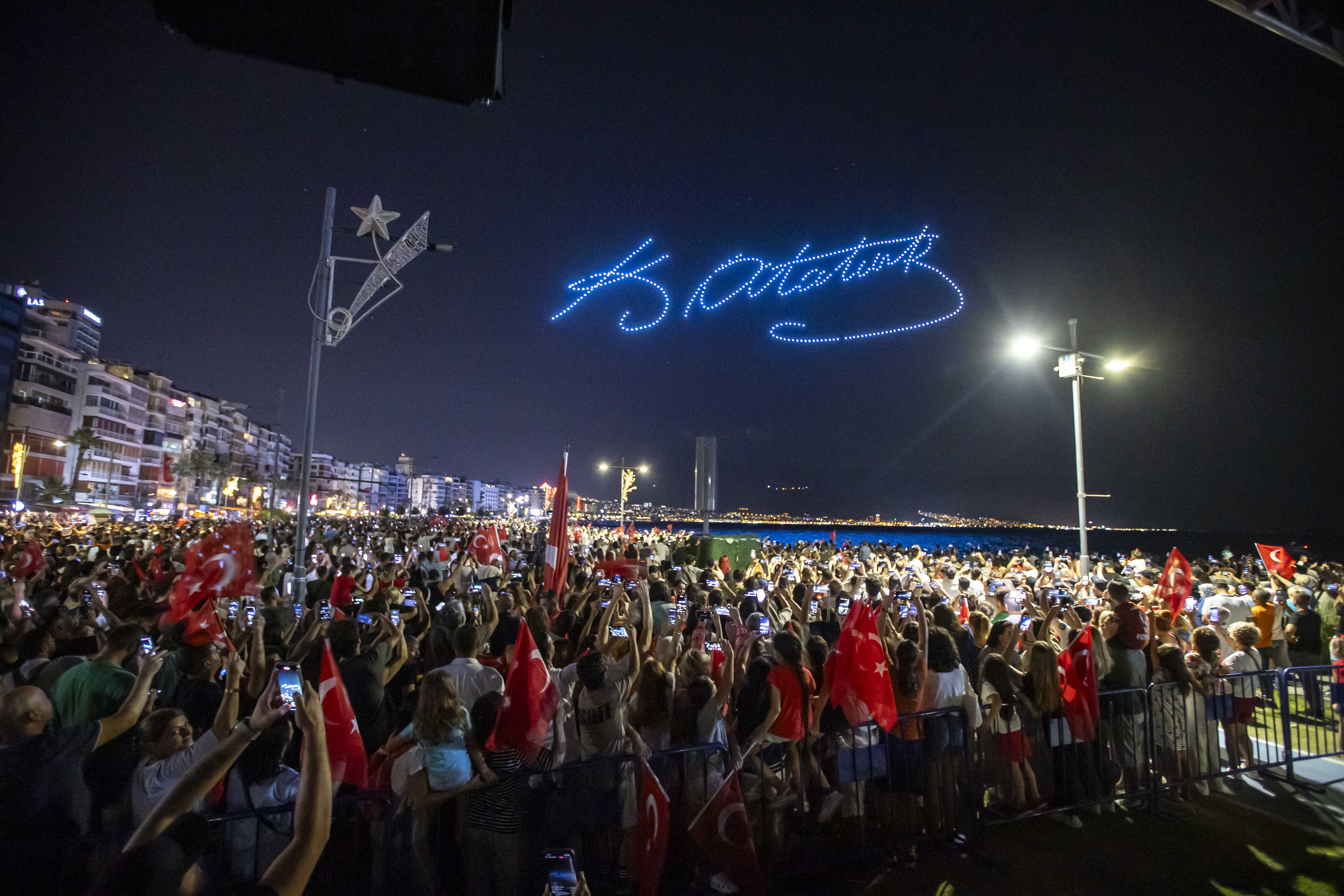 Başkan Tugay tüm İzmirlilere çağrıda bulundu “9 Eylül’ü tarihi bir coşkuyla İzmir’e yakışan görkemle kutlayalım”