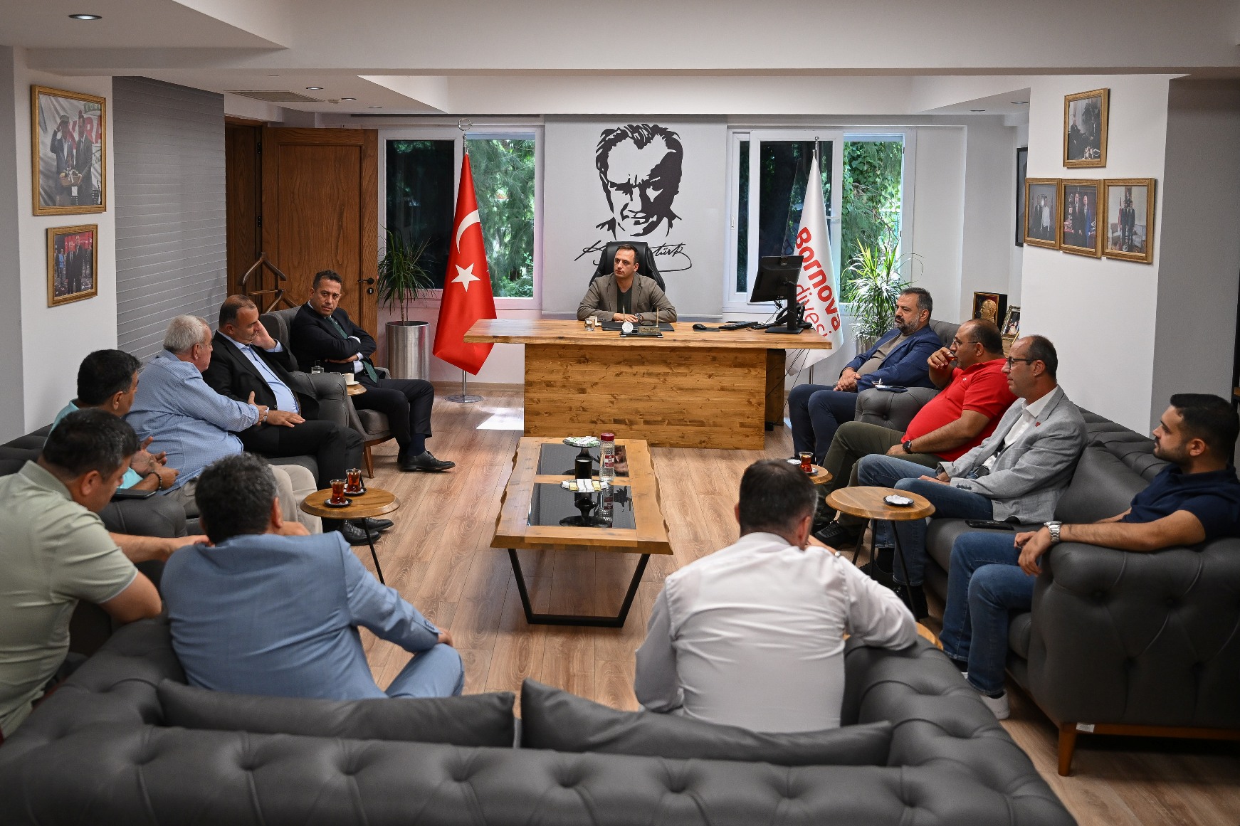 Ali Mahir Başarır’dan Başkan Eşki’ye ziyaret: "Bornova’da kısa sürede büyük işlere imza atıldı"