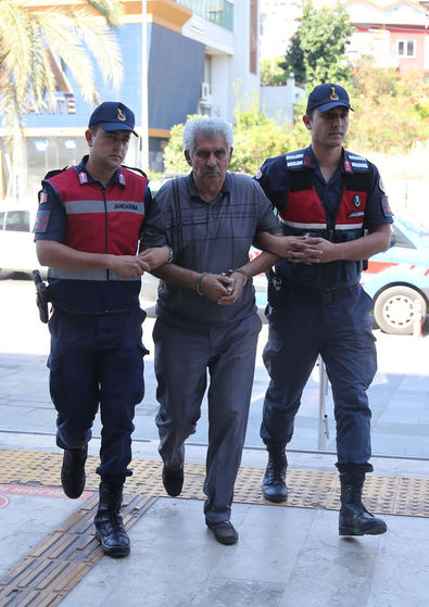 Oğlunu öldürdü eşini ağır yaraladı! Baba vahşeti!