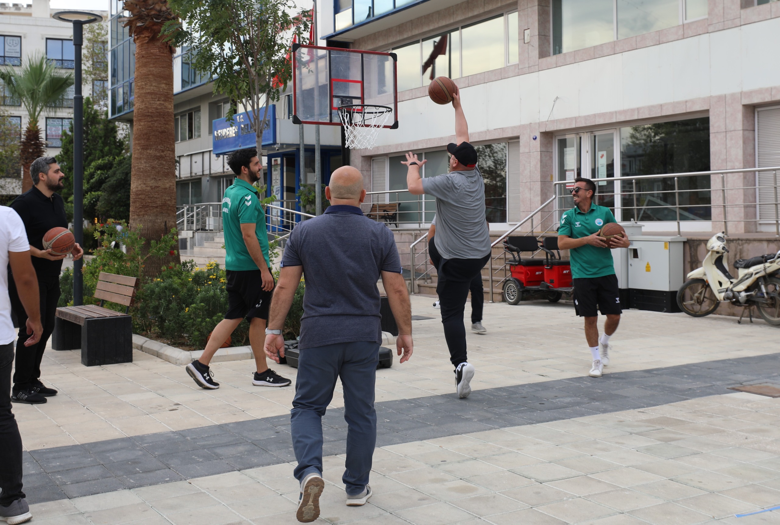 Menderes’te Basketbol Şöleni Var   