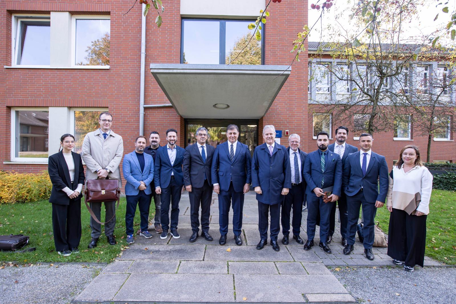 Başkan Tugay ve İzmir heyeti Almanya’da önemli temaslarda bulundu