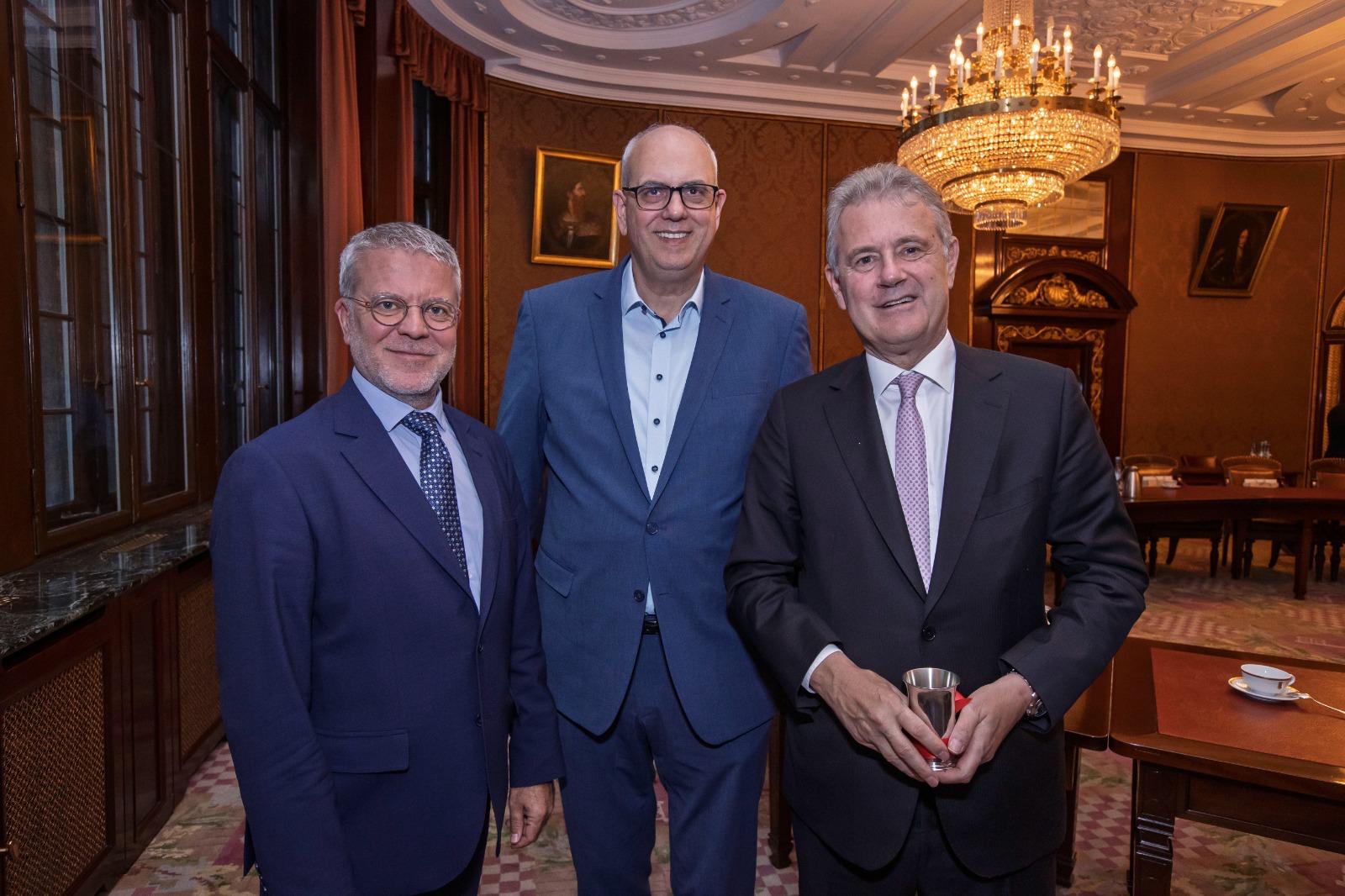 Başkan Tugay ve İzmir heyeti Almanya’da önemli temaslarda bulundu