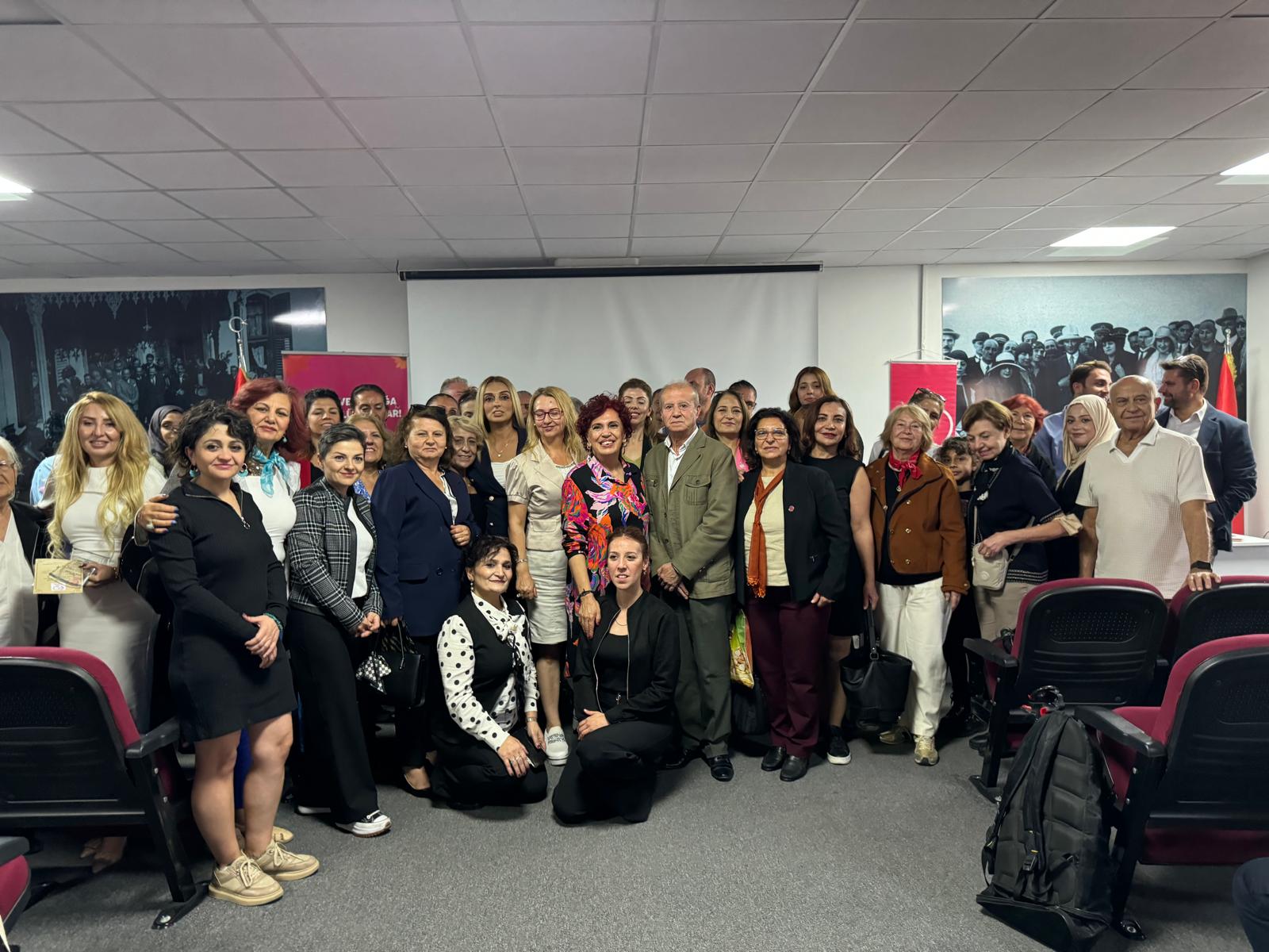 İzmir'de KAÇOK’dan "Kadına ve Çocuğa Dair Güçlü Adımlar!" semineri