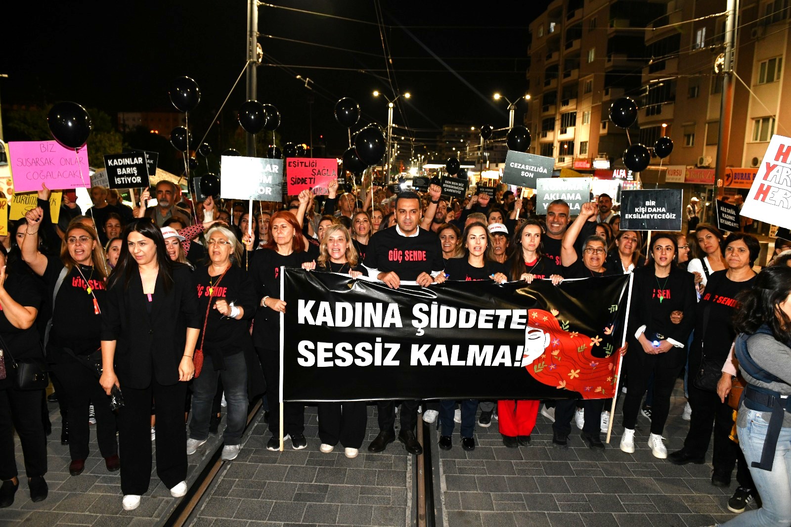 “Kırık Saçlar” Çiğli’den Ses Yükseltti