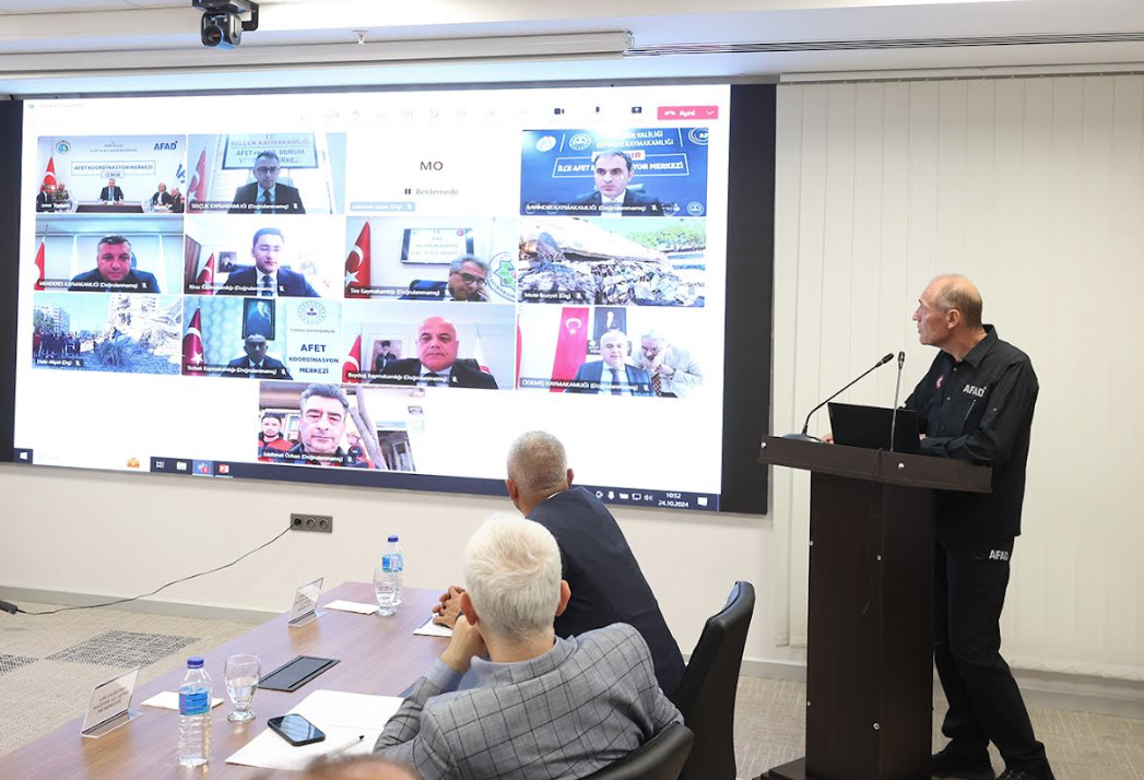 Vali Elban “hazırlık” vurgusu yaptı: İzmir'de deprem tatbikatı