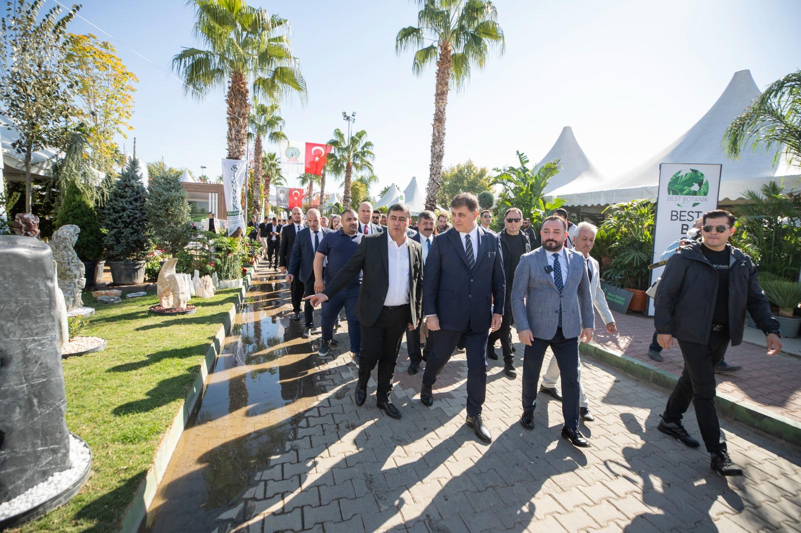 Başkan Tugay: Birlik ve beraberlik içinde bu kumpasları darmadağın edeceğiz