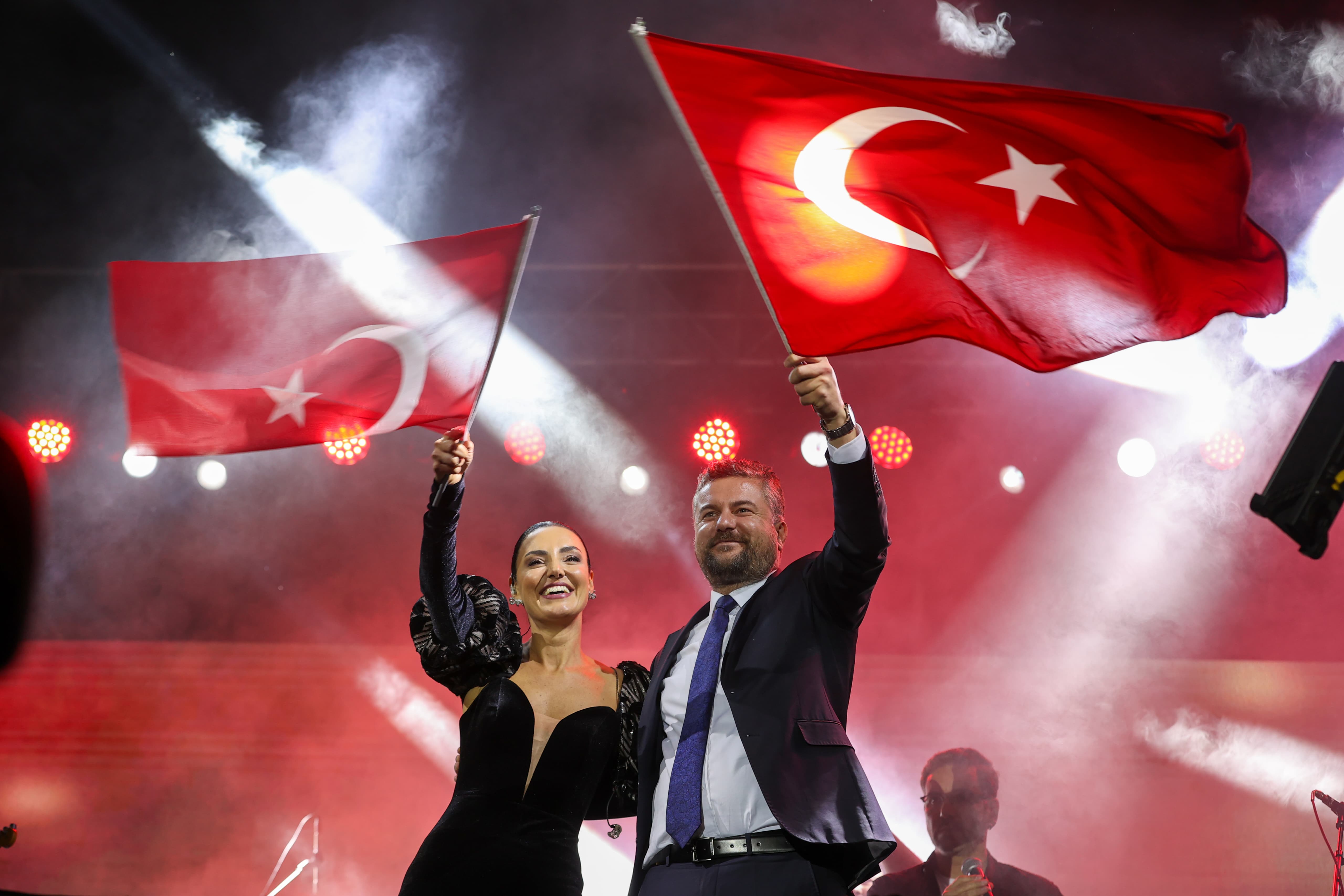 Buca’da Cumhuriyet coşkusu meydanlara sığmad