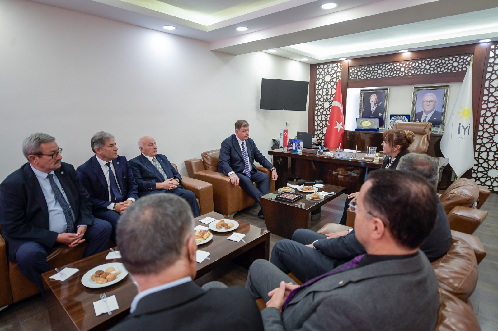 Başkan Tugay’dan İYİ Parti’ye ziyaret