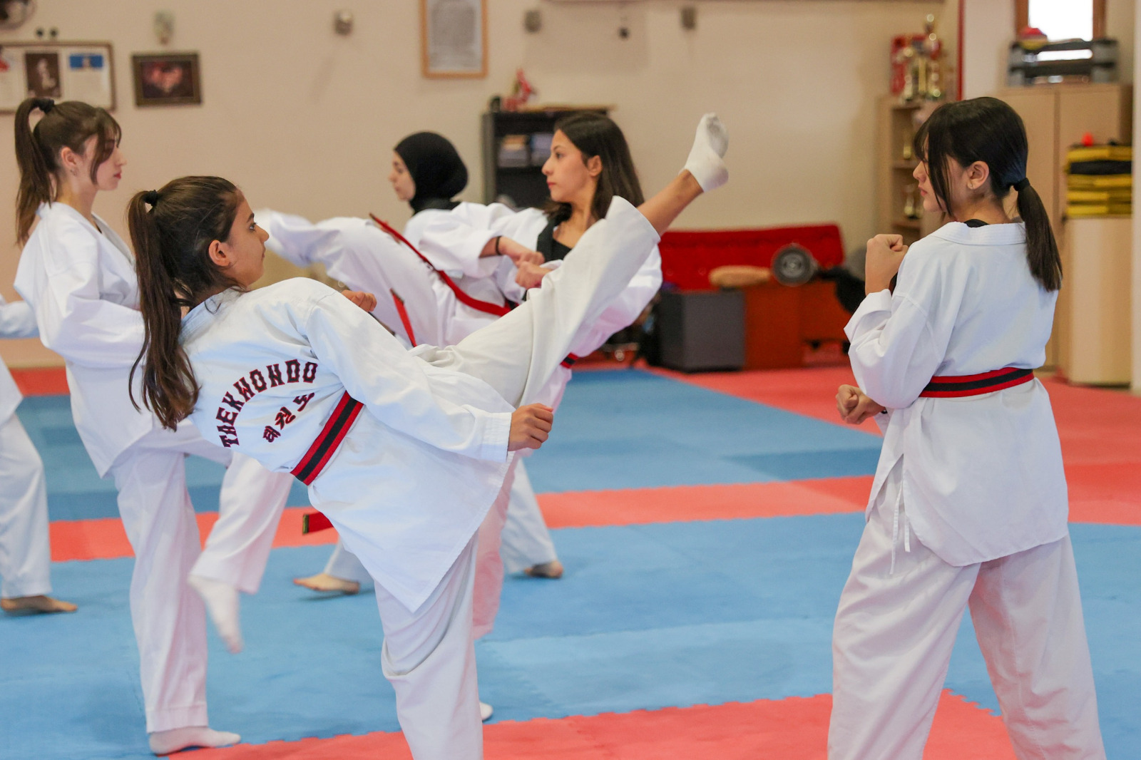 Buca Belediyesi’nden kadınlar için ücretsiz savunma dersleri