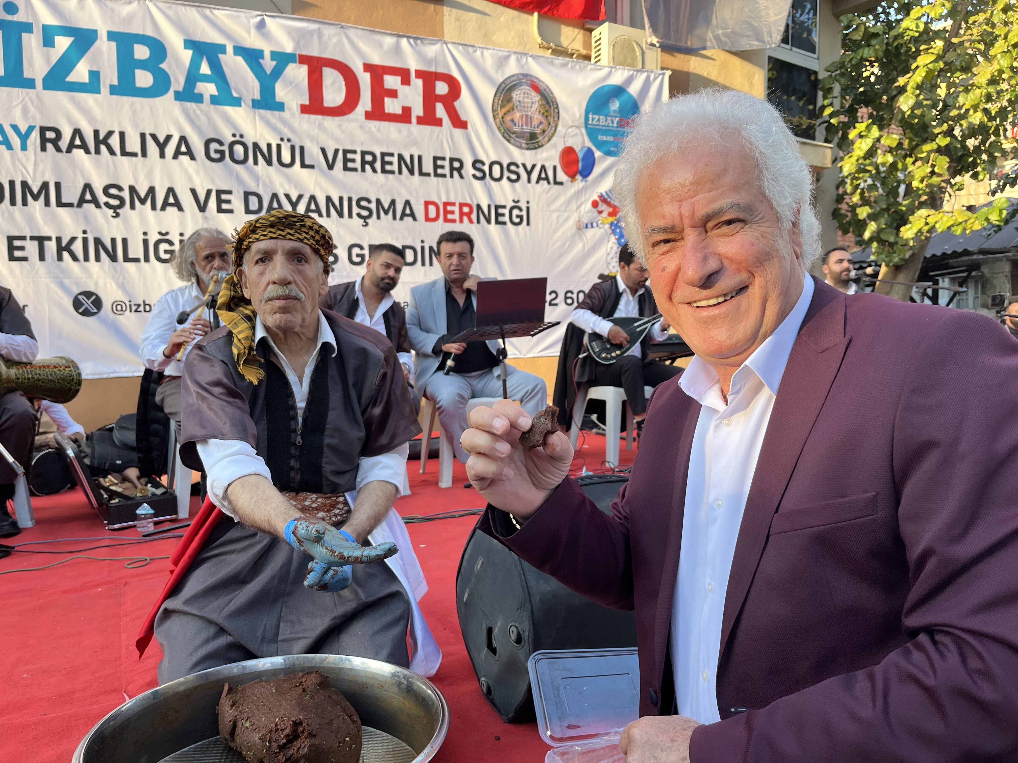 Bayraklı'ya gönül verenlerin bir araya geldiği İZBAYDER görkemli törenle açıldı