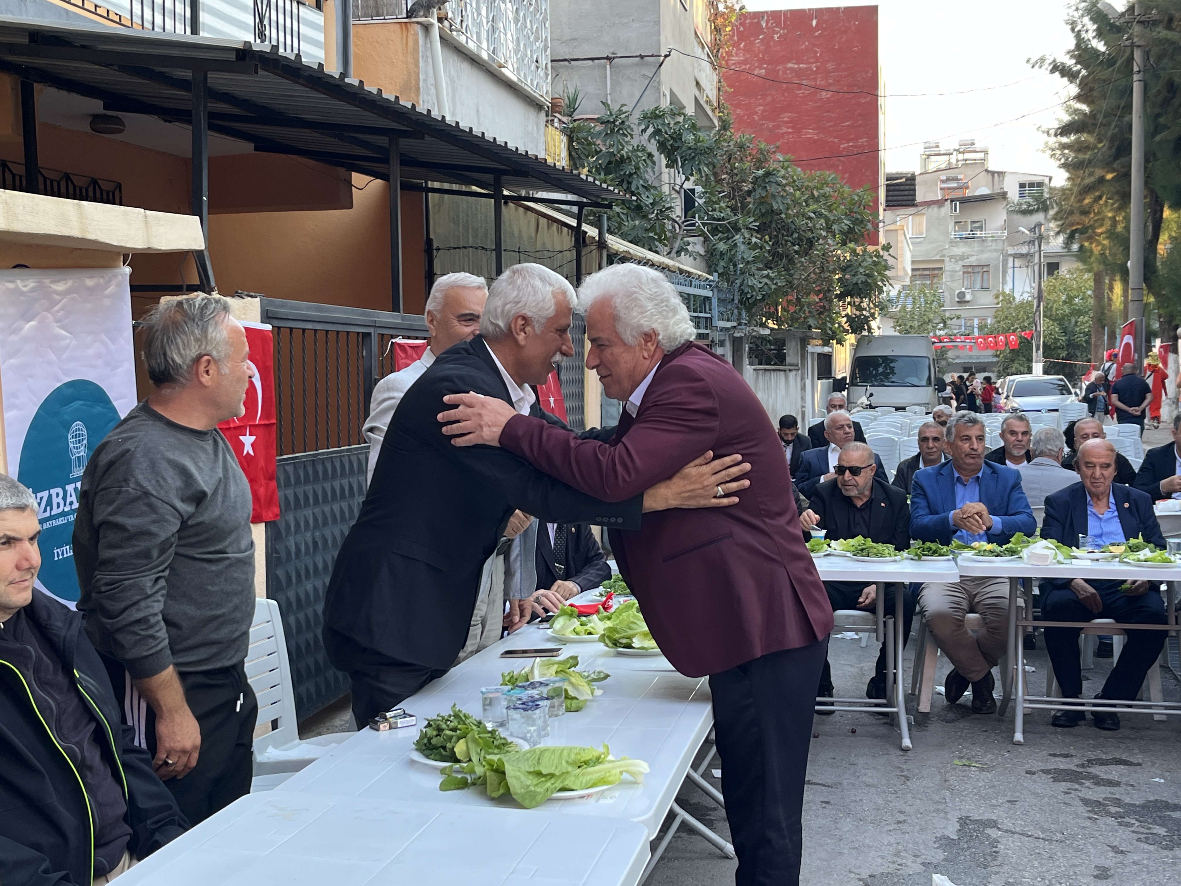 Bayraklı'ya gönül verenlerin bir araya geldiği İZBAYDER görkemli törenle açıldı