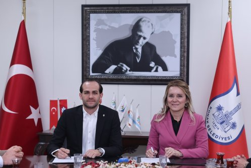 Konak Belediyesi'nden hizmete çifte imza!