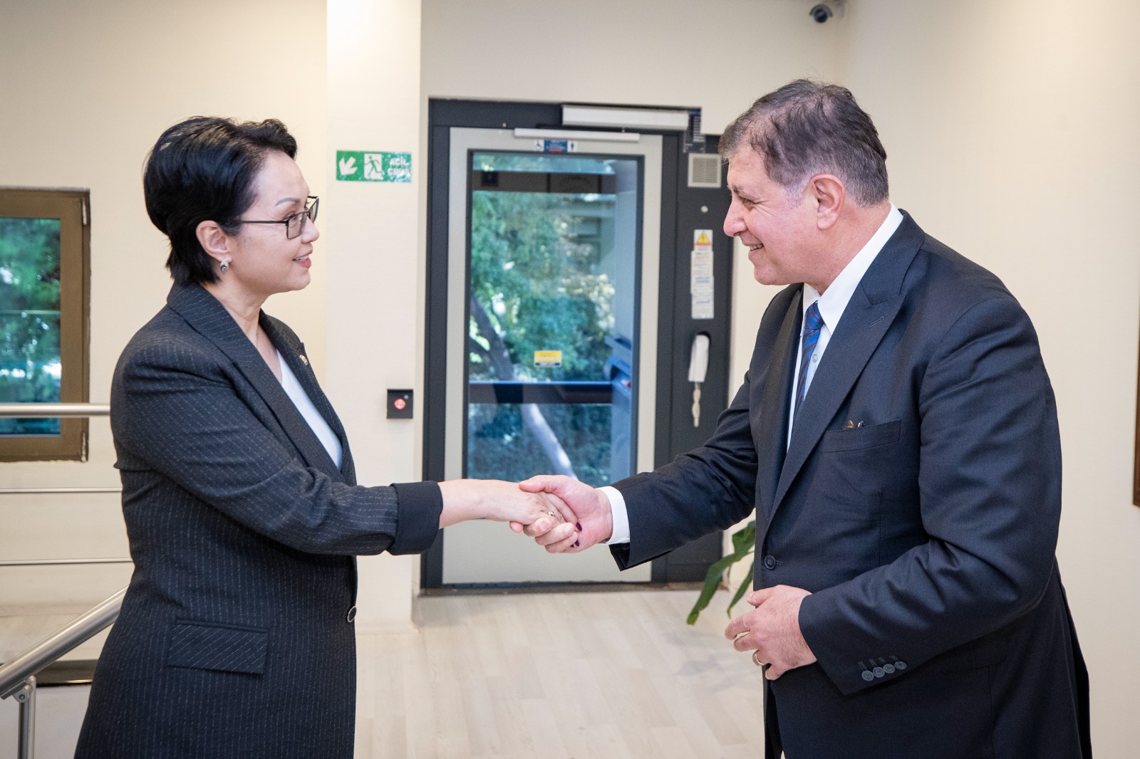 İzmir Kırgızistan ile daha yakın ilişkiler kuracak