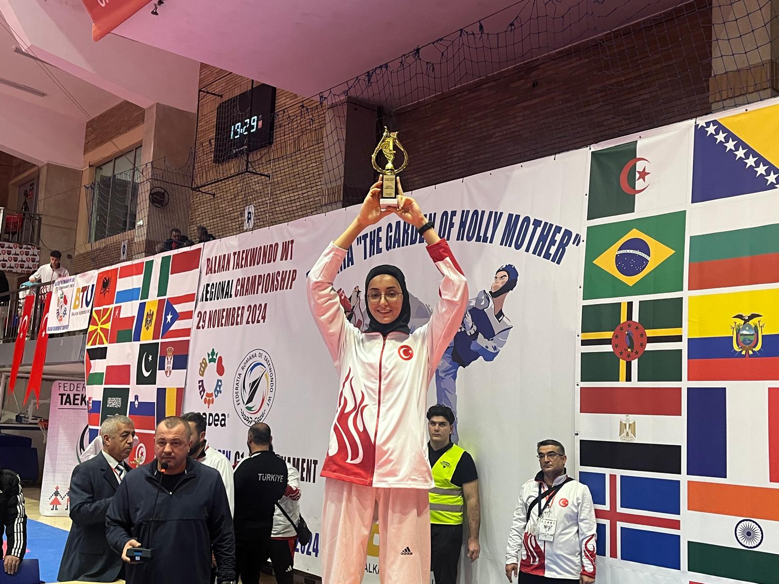 DEÜ'LÜ TEKVANDOCU BALKAN ŞAMPİYONU OLDU