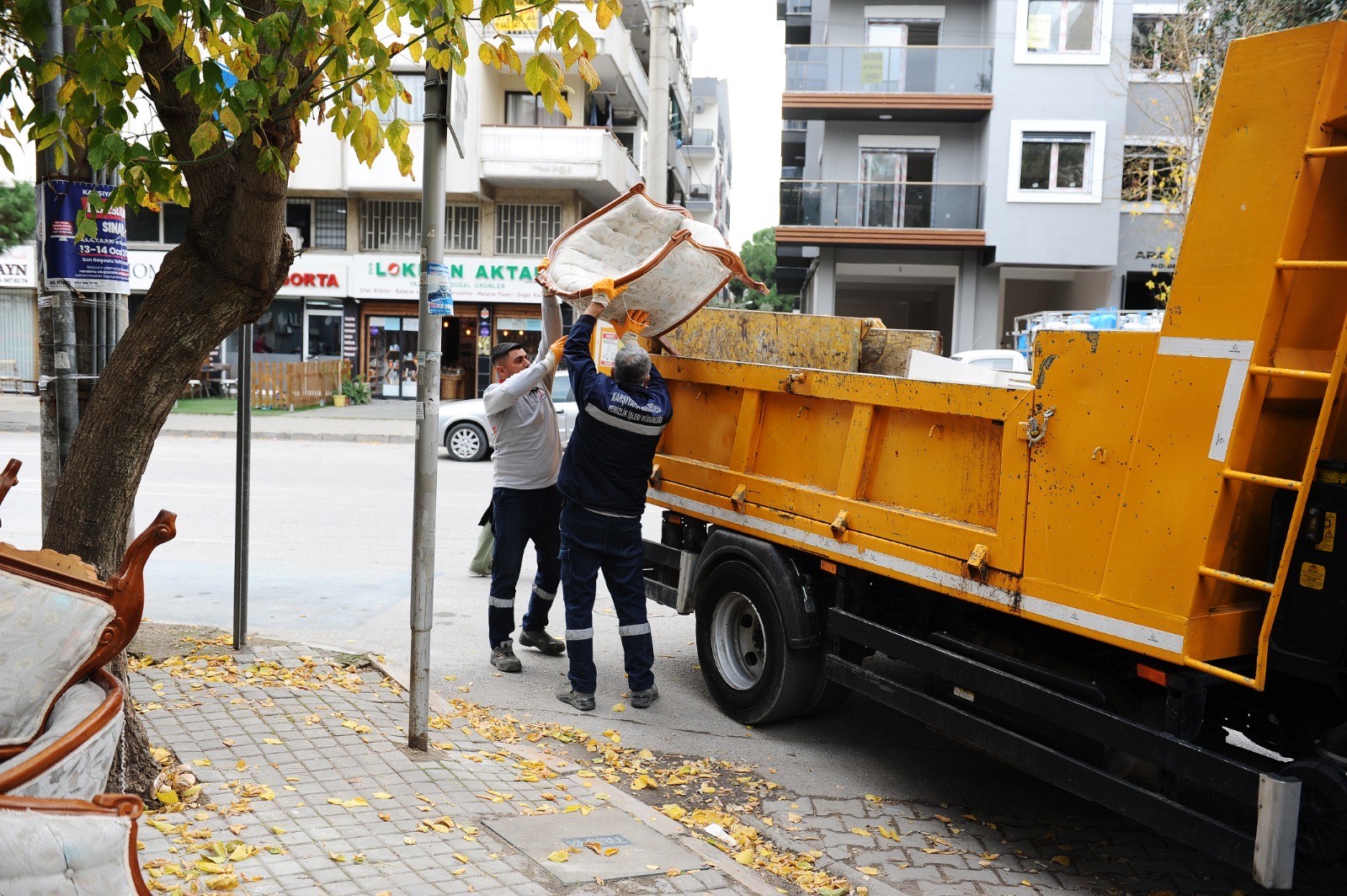 Karşıyaka'da çevre ve görüntü kirliliğine geçit yok