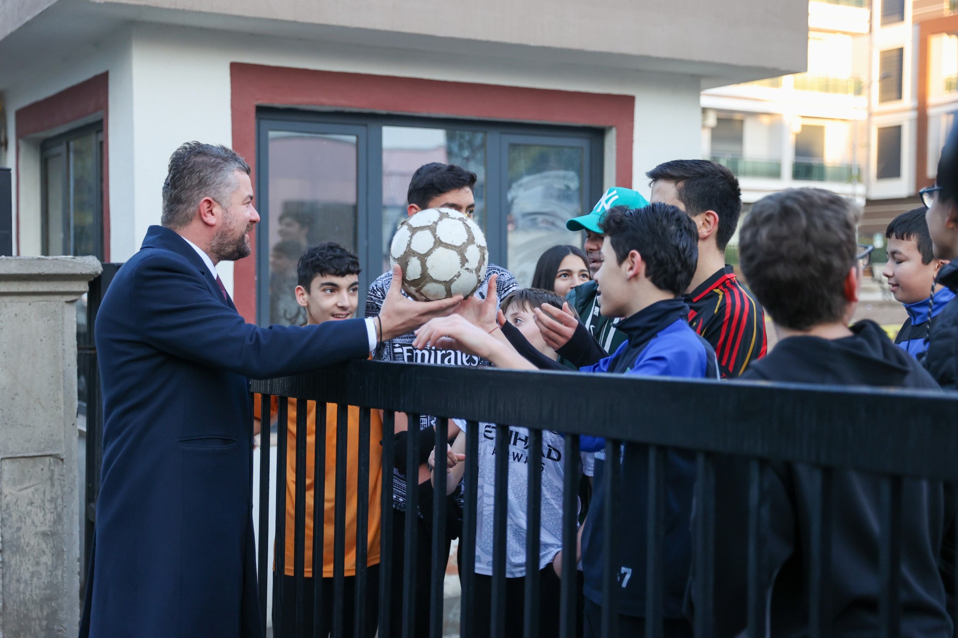 Başkan Görkem Duman bir mesai gününü Bucalılarla paylaştı